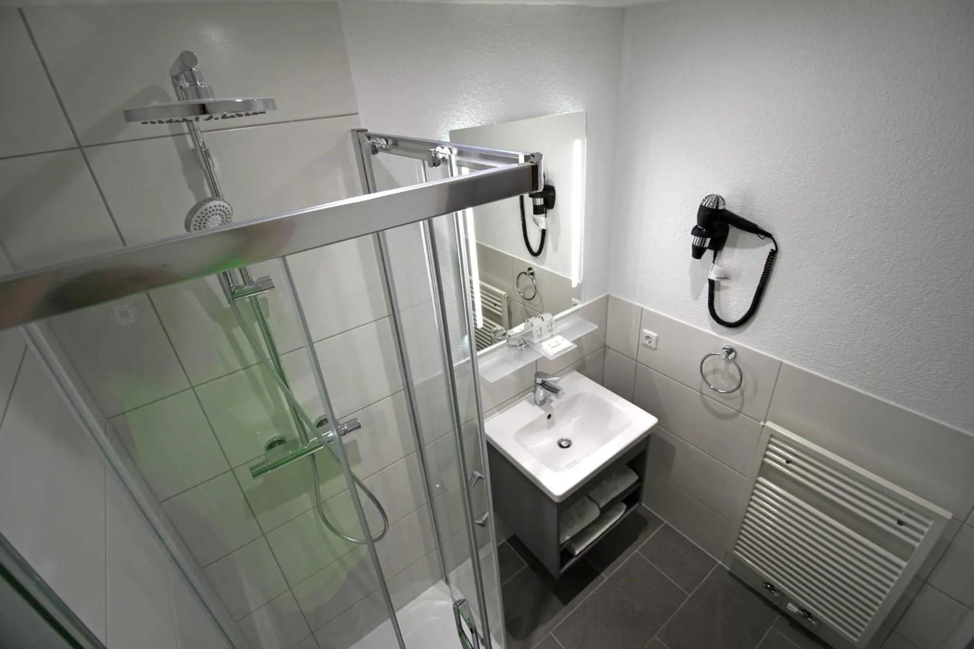 Shower in Hotel Schiff am See