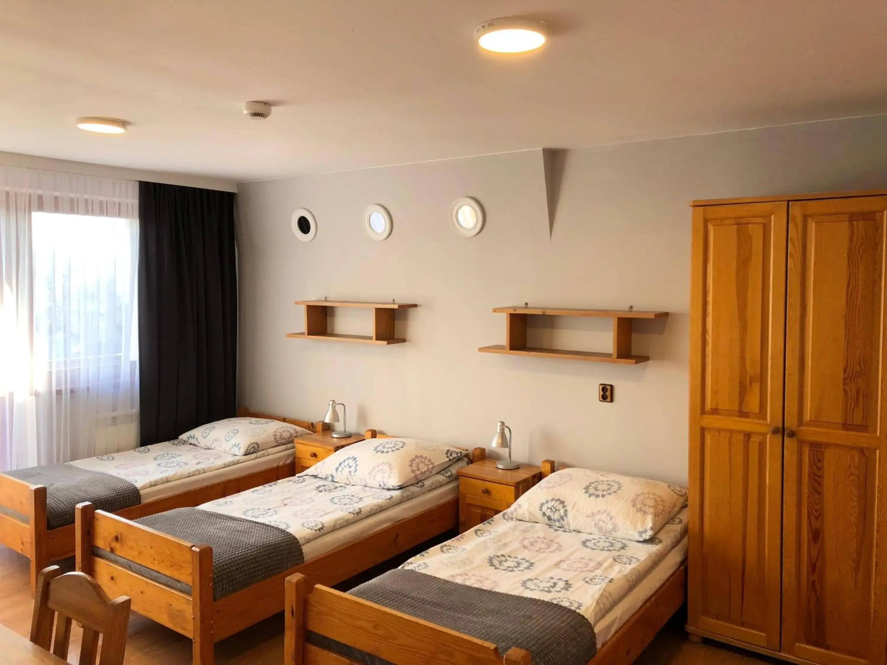 Quadruple Room with Bathroom in Ośrodek Sportowo-Rekreacyjny Słoneczny Quadruple Room with Bathroom in Ośrodek Sportowo-Rekreacyjny Słoneczny