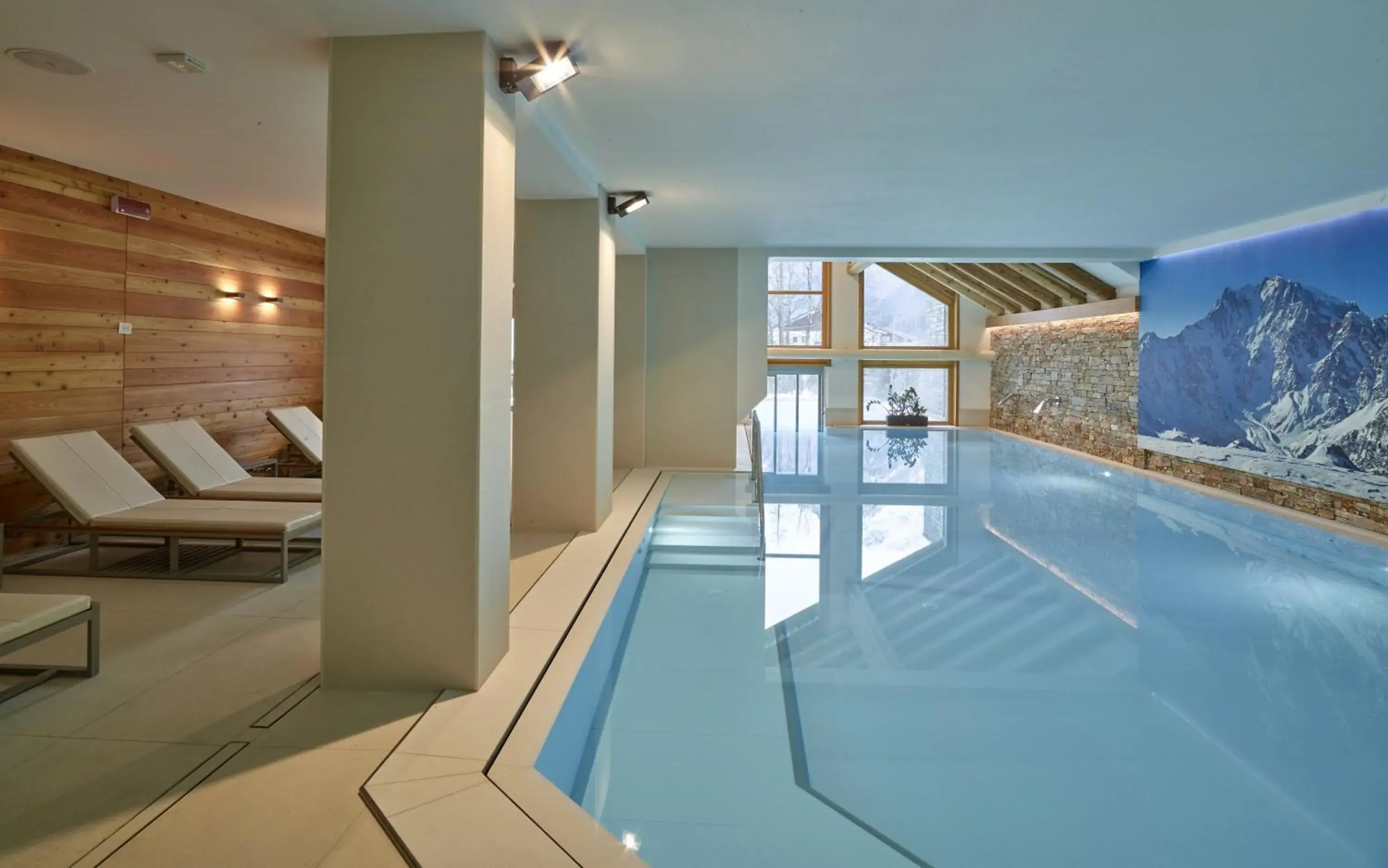 Swimming pool in Alagna Mountain Resort & SPA Swimming pool in Alagna Mountain Resort & SPA
