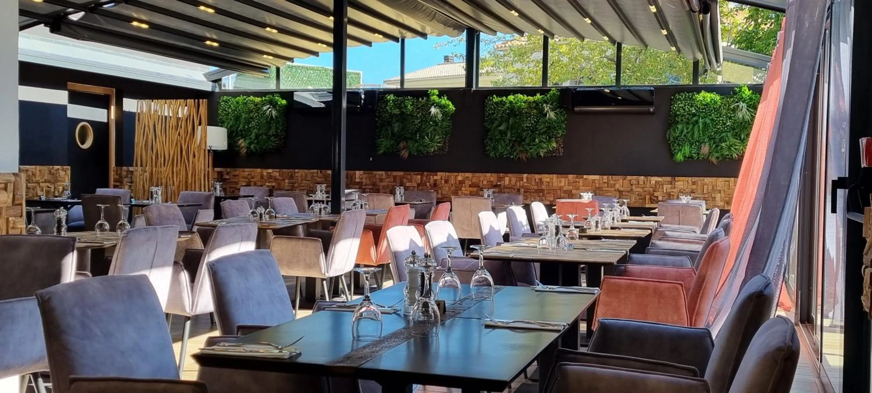 Restaurant/places to eat in Hôtel Restaurant Atrachjata