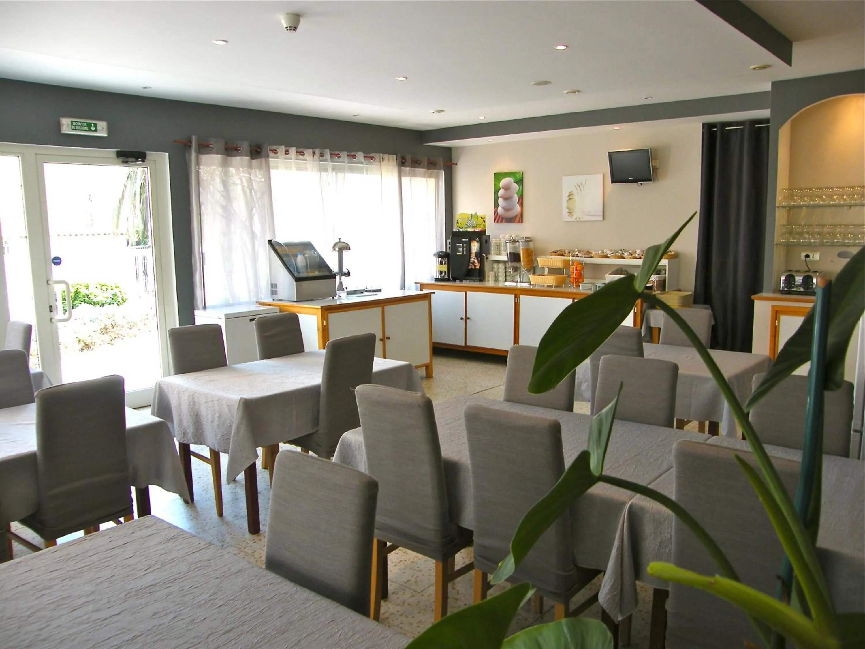 Restaurant/places to eat in Hôtel Restaurant L' Empereur