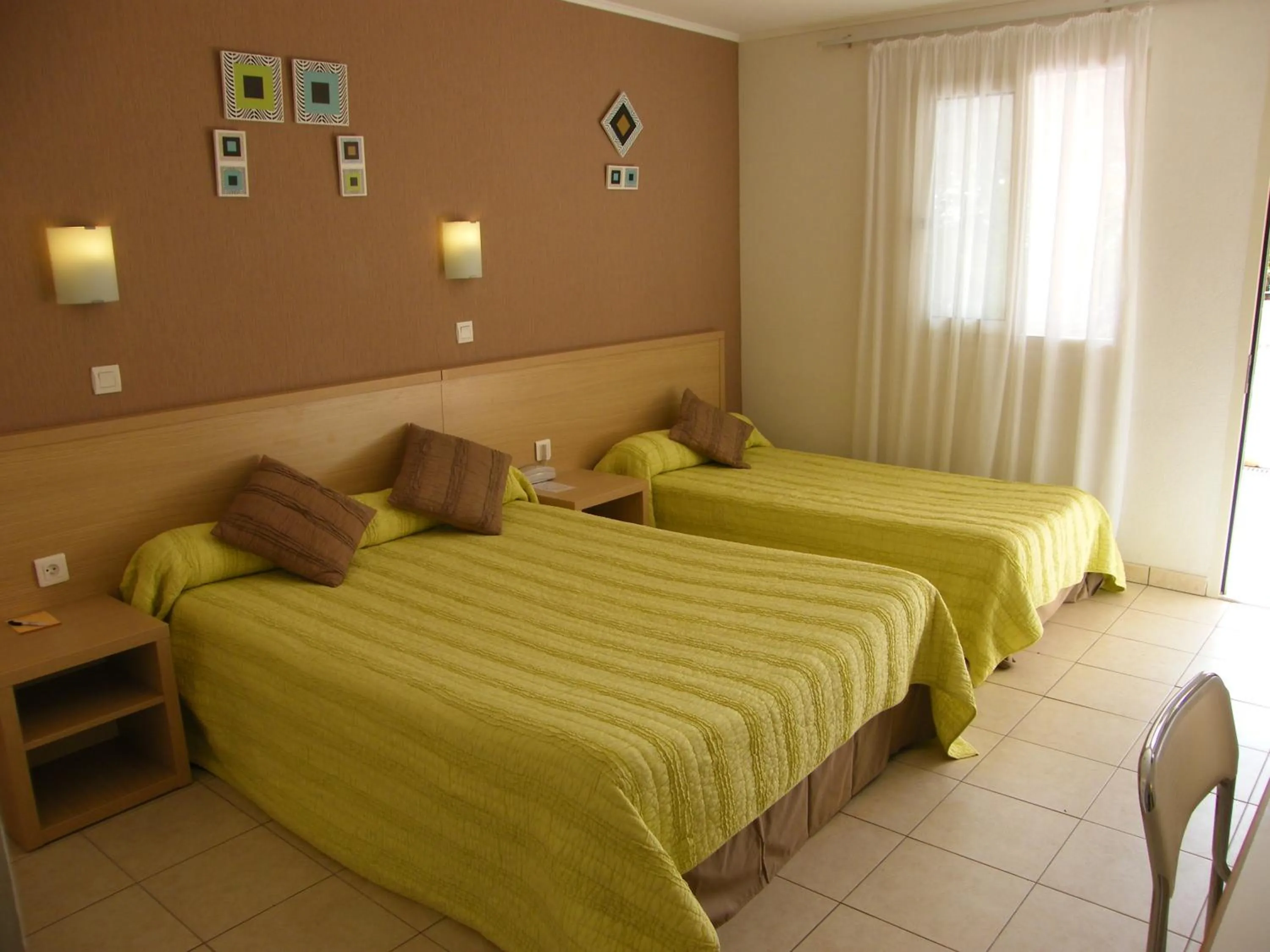 Bedroom, Bed in Hôtel Restaurant L' Empereur