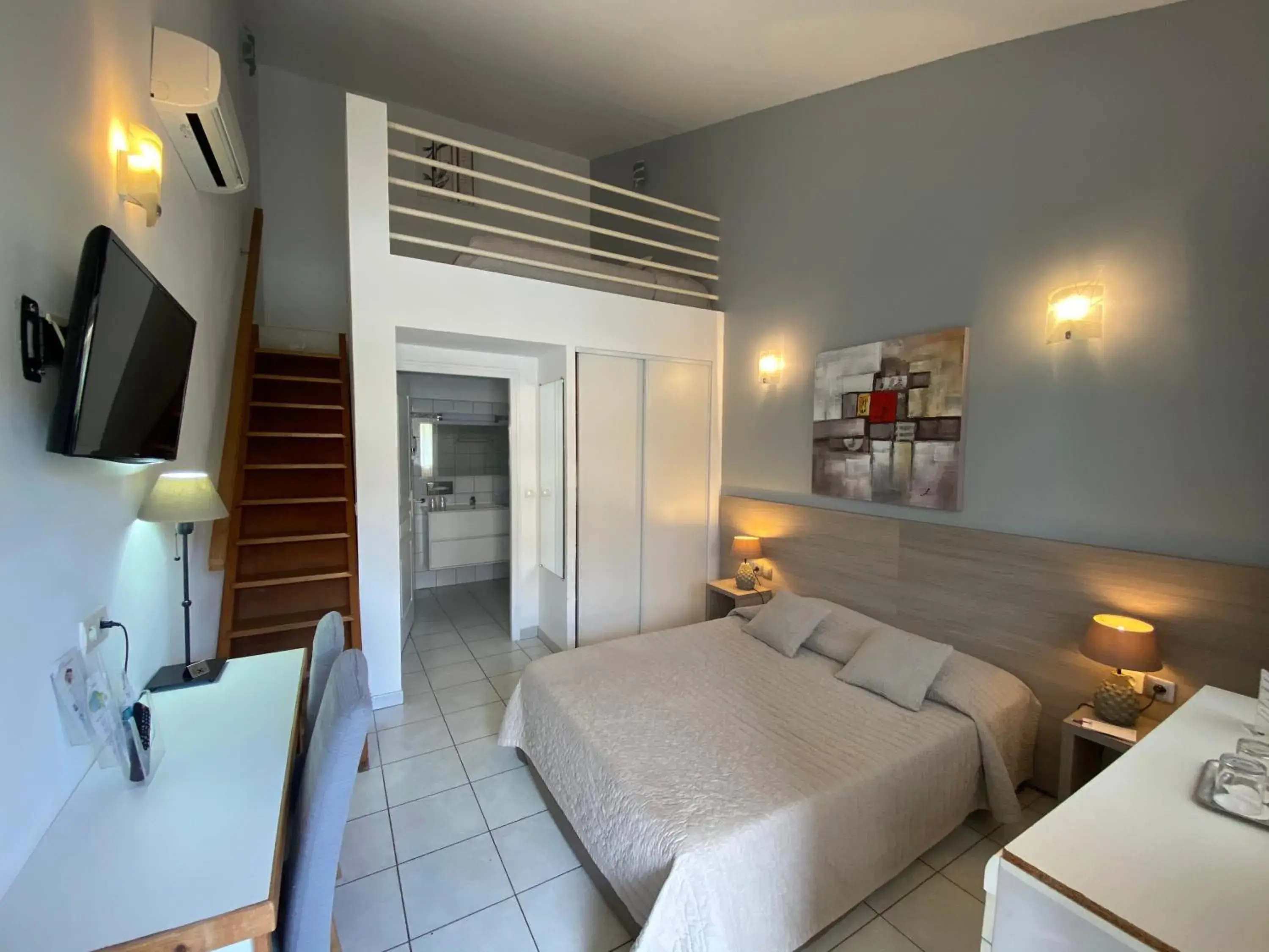 Quadruple Room (2 Adults + 2 Children under 12 Years) - single occupancy in Hôtel Restaurant L' Empereur Quadruple Room (2 Adults + 2 Children under 12 Years) - single occupancy in Hôtel Restaurant L' Empereur