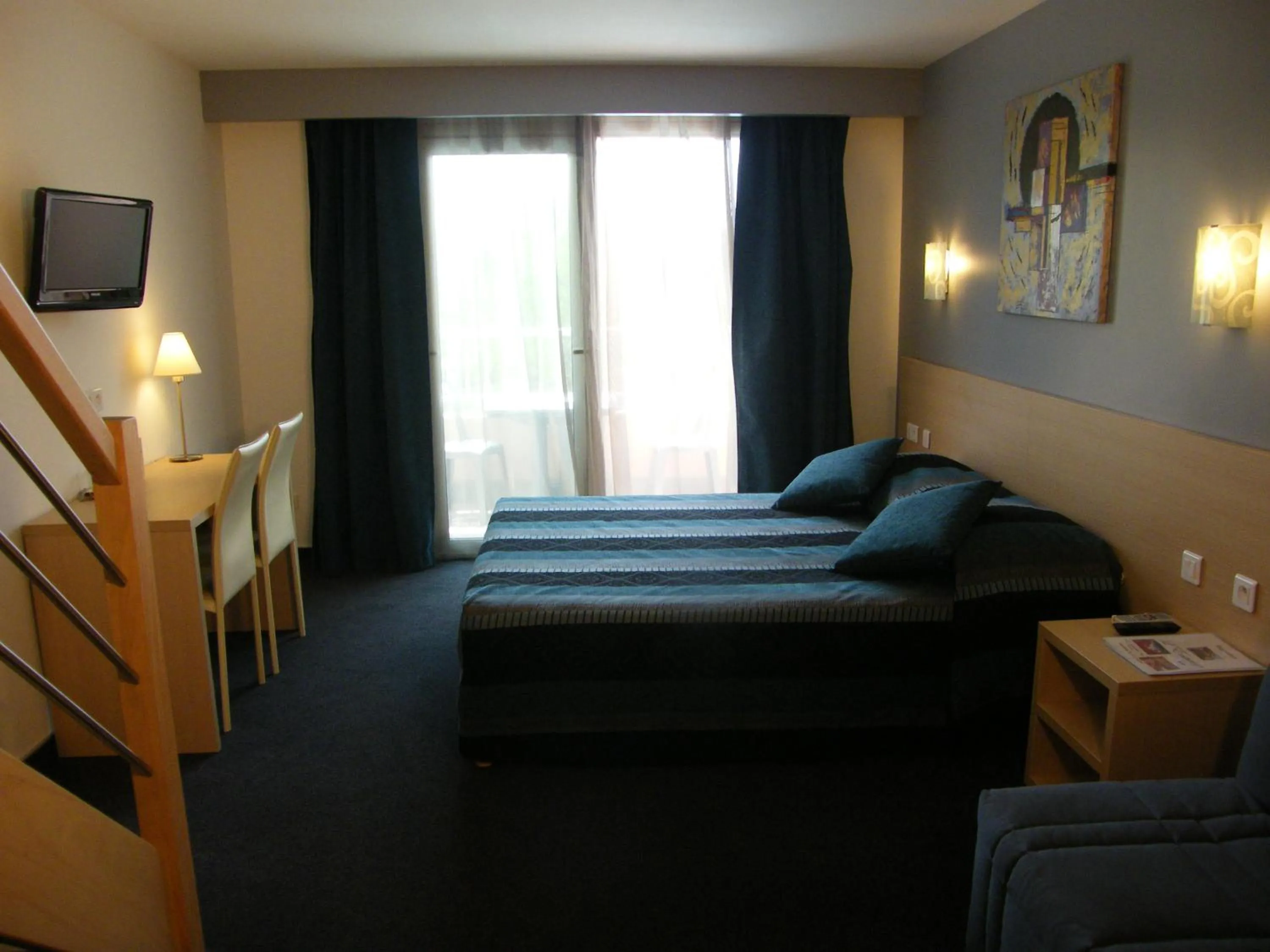 Bedroom, Bed in Hôtel Restaurant L' Empereur