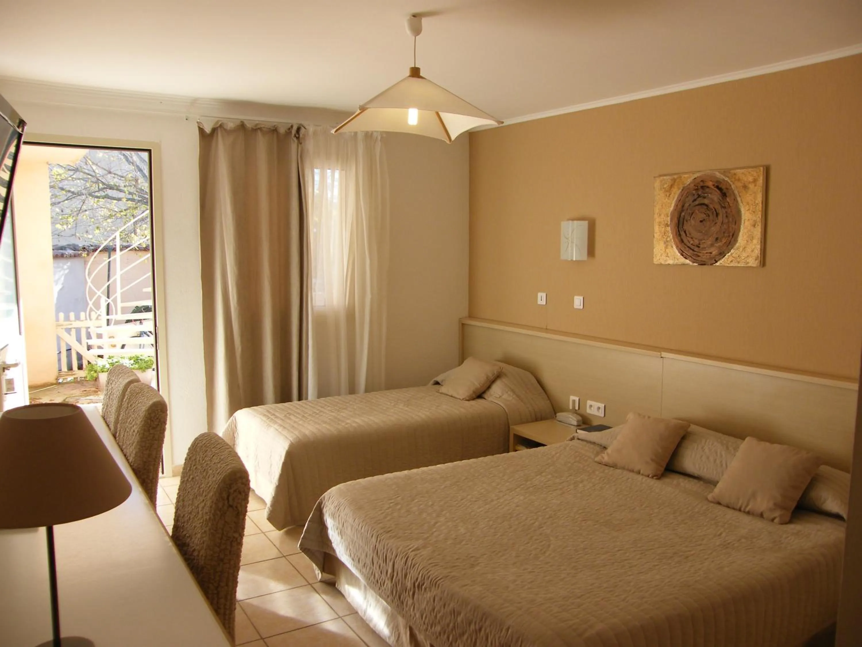 Bedroom, Bed in Hôtel Restaurant L' Empereur