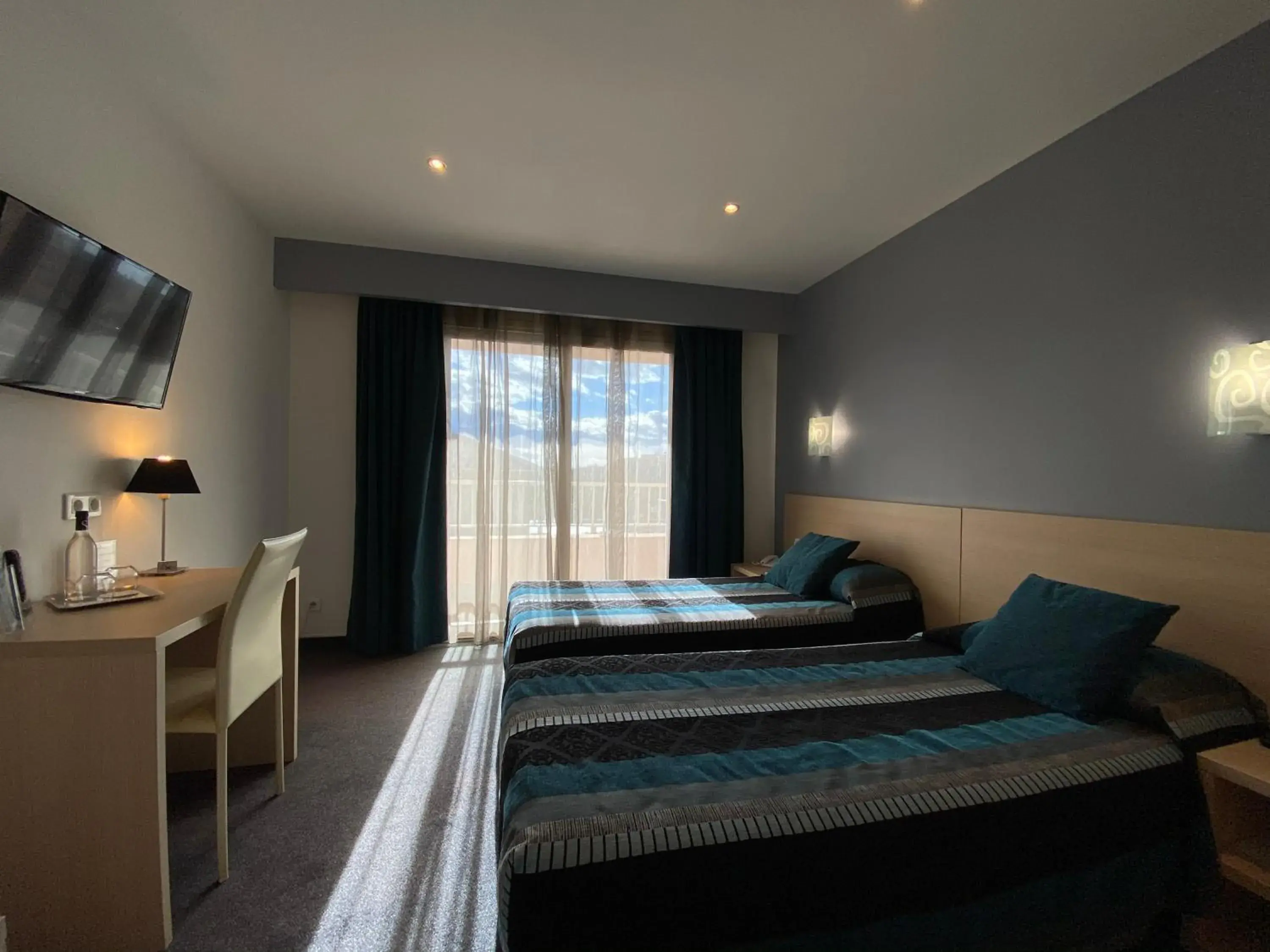 Superior Twin Room - Pool Side in Hôtel Restaurant L' Empereur Superior Twin Room - Pool Side in Hôtel Restaurant L' Empereur