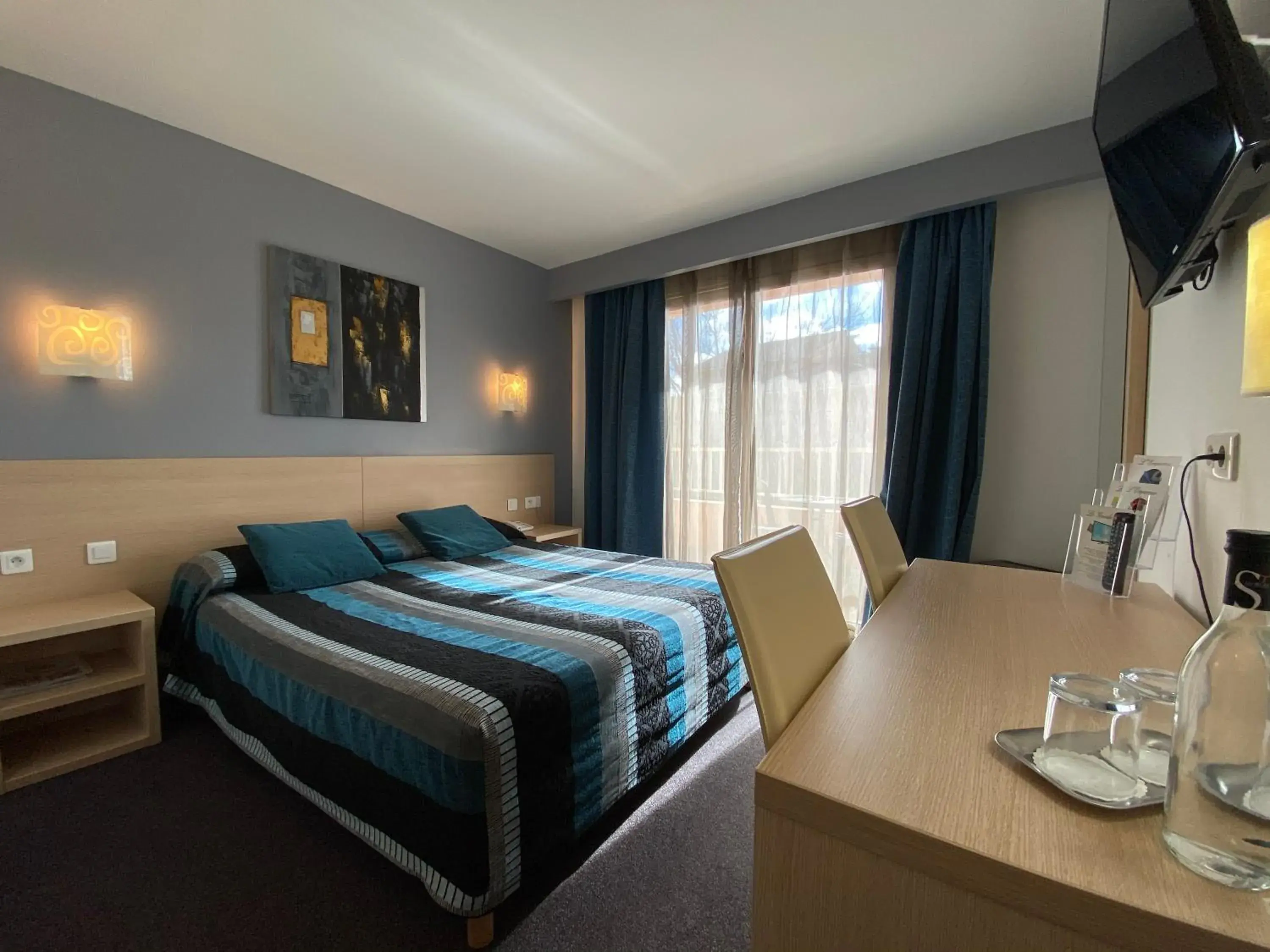 Superior Double Room with Pool View - single occupancy in Hôtel Restaurant L' Empereur Superior Double Room with Pool View - single occupancy in Hôtel Restaurant L' Empereur