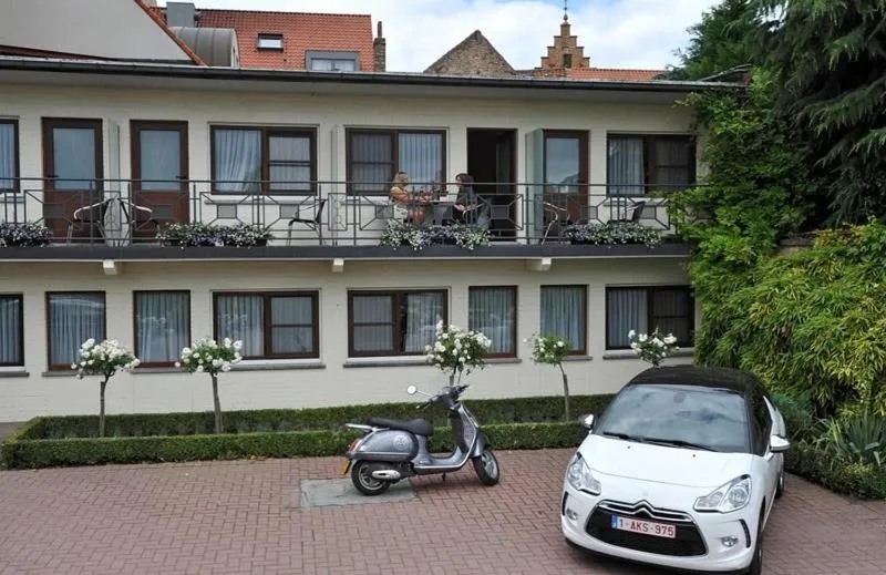 Flanders Hotel