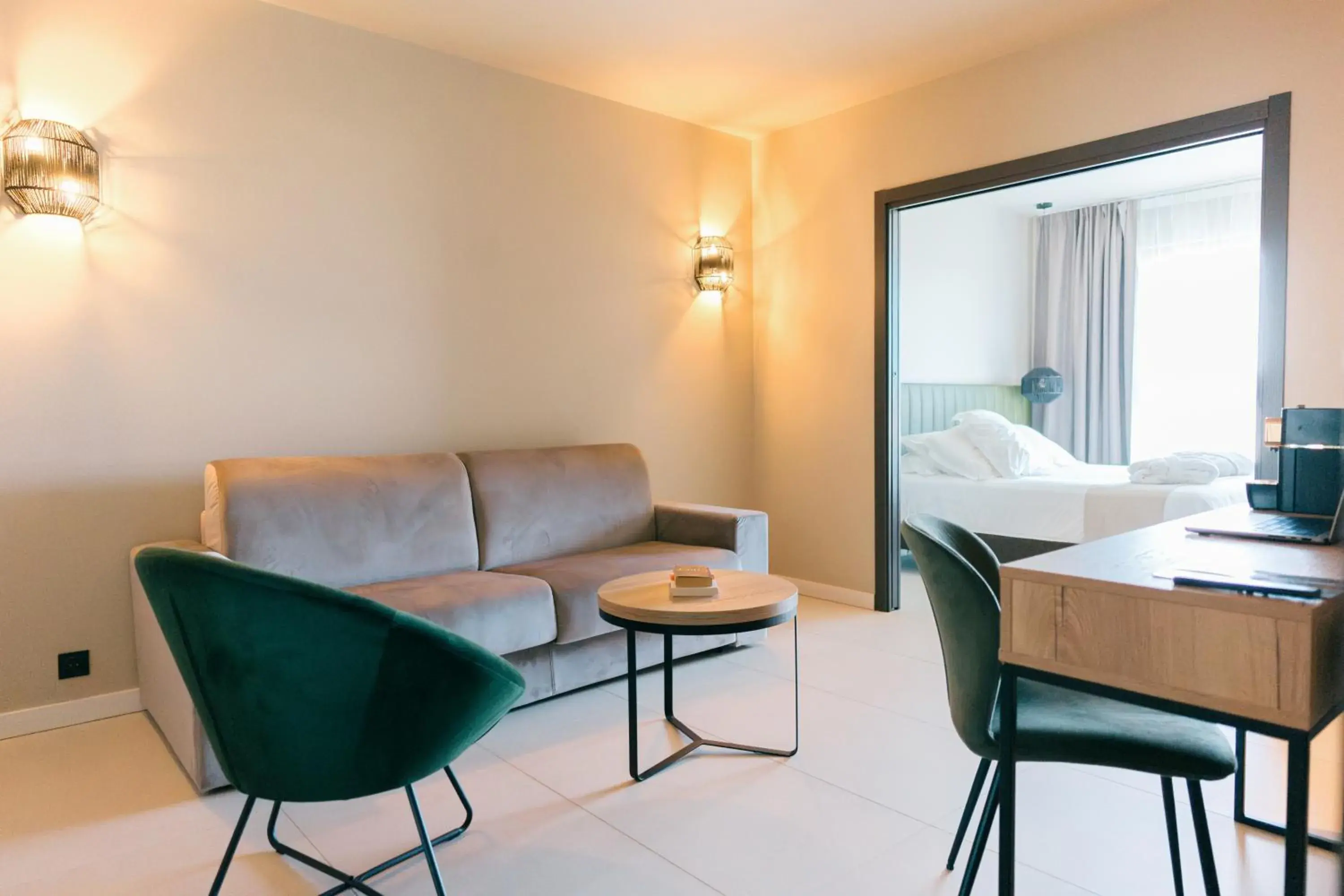 Living room in Hôtel Spa Restaurant La Madrague Living room in Hôtel Spa Restaurant La Madrague