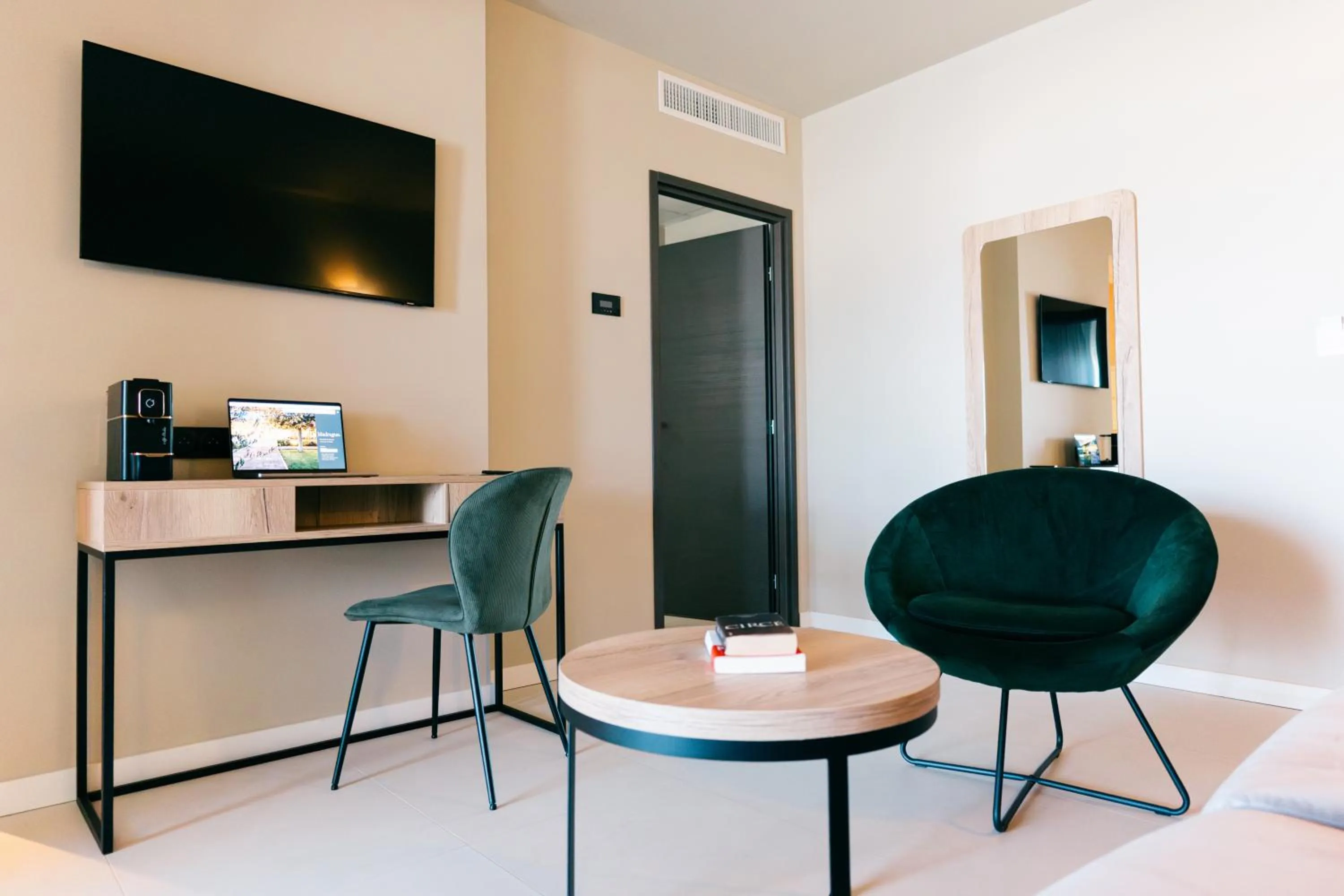 Living room in Hôtel Spa Restaurant La Madrague