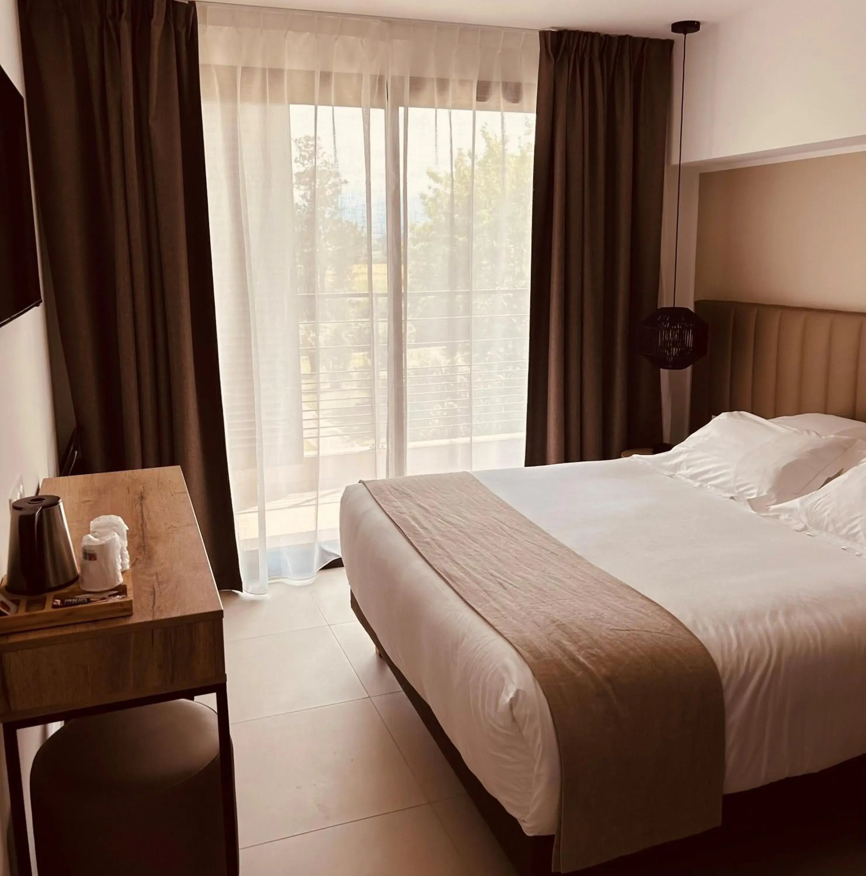 Double Room with Balcony in Hôtel Spa Restaurant La Madrague Double Room with Balcony in Hôtel Spa Restaurant La Madrague