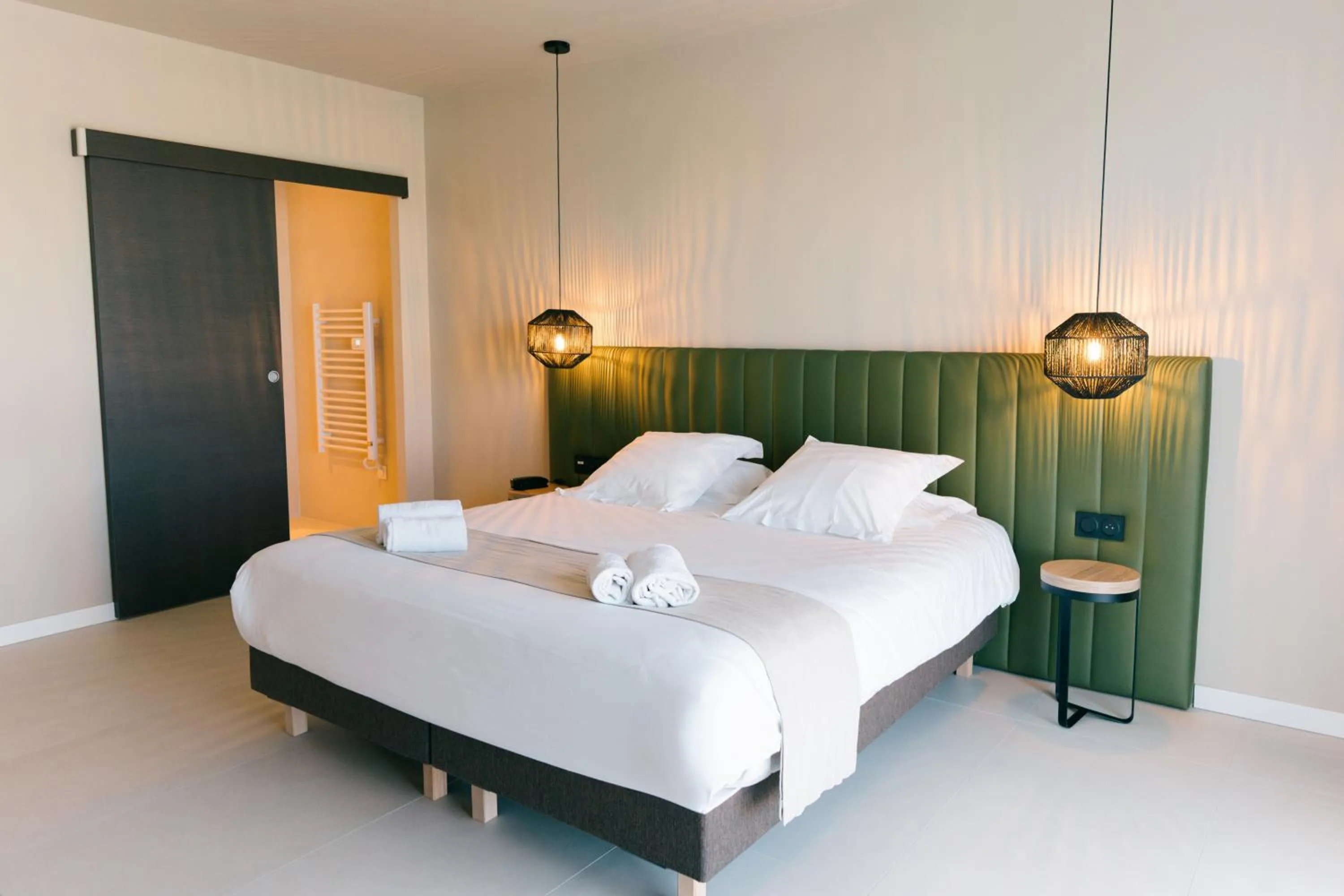 Bed in Hôtel Spa Restaurant La Madrague