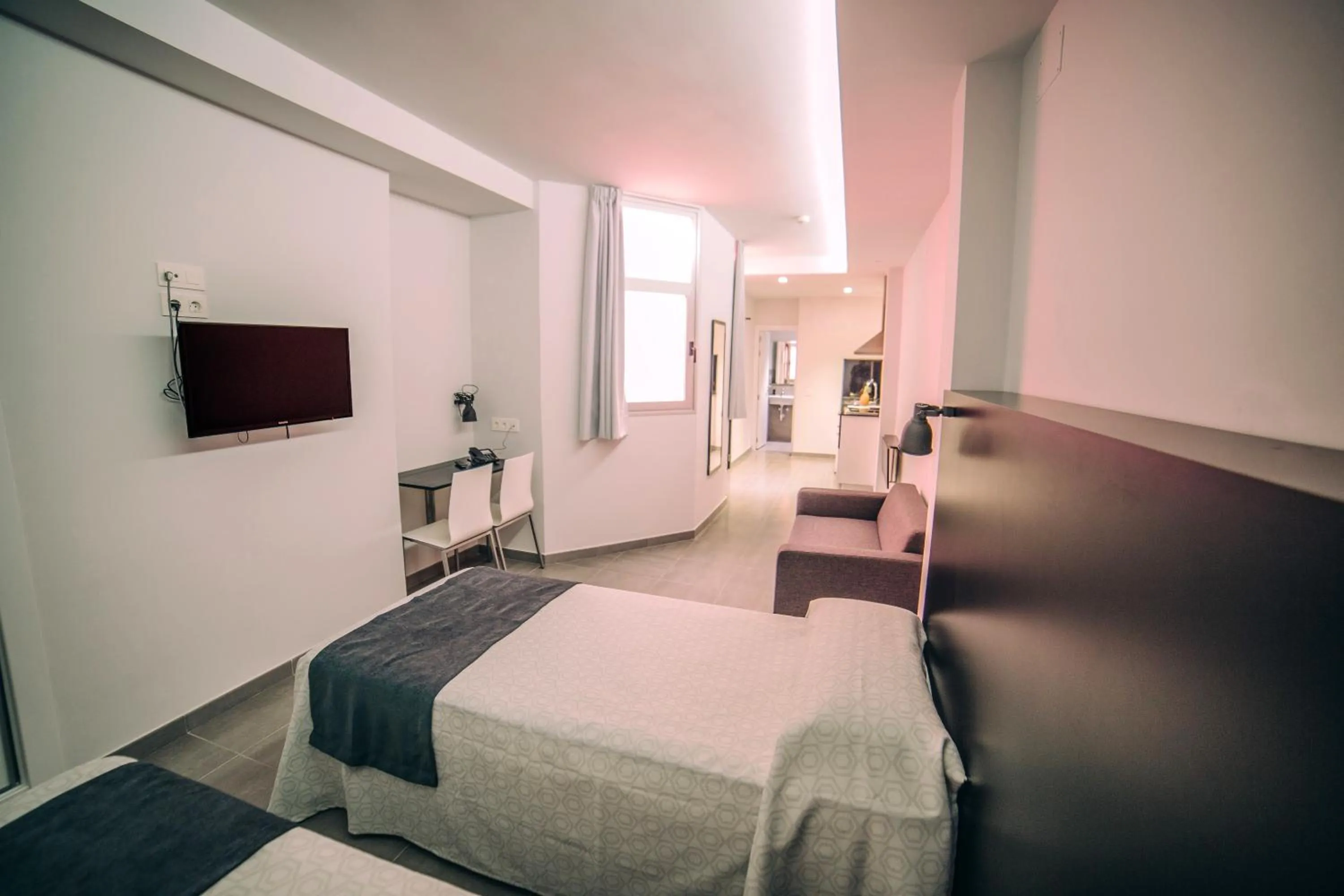 Photo of the whole room, Bed in Mannix Urban Apartments