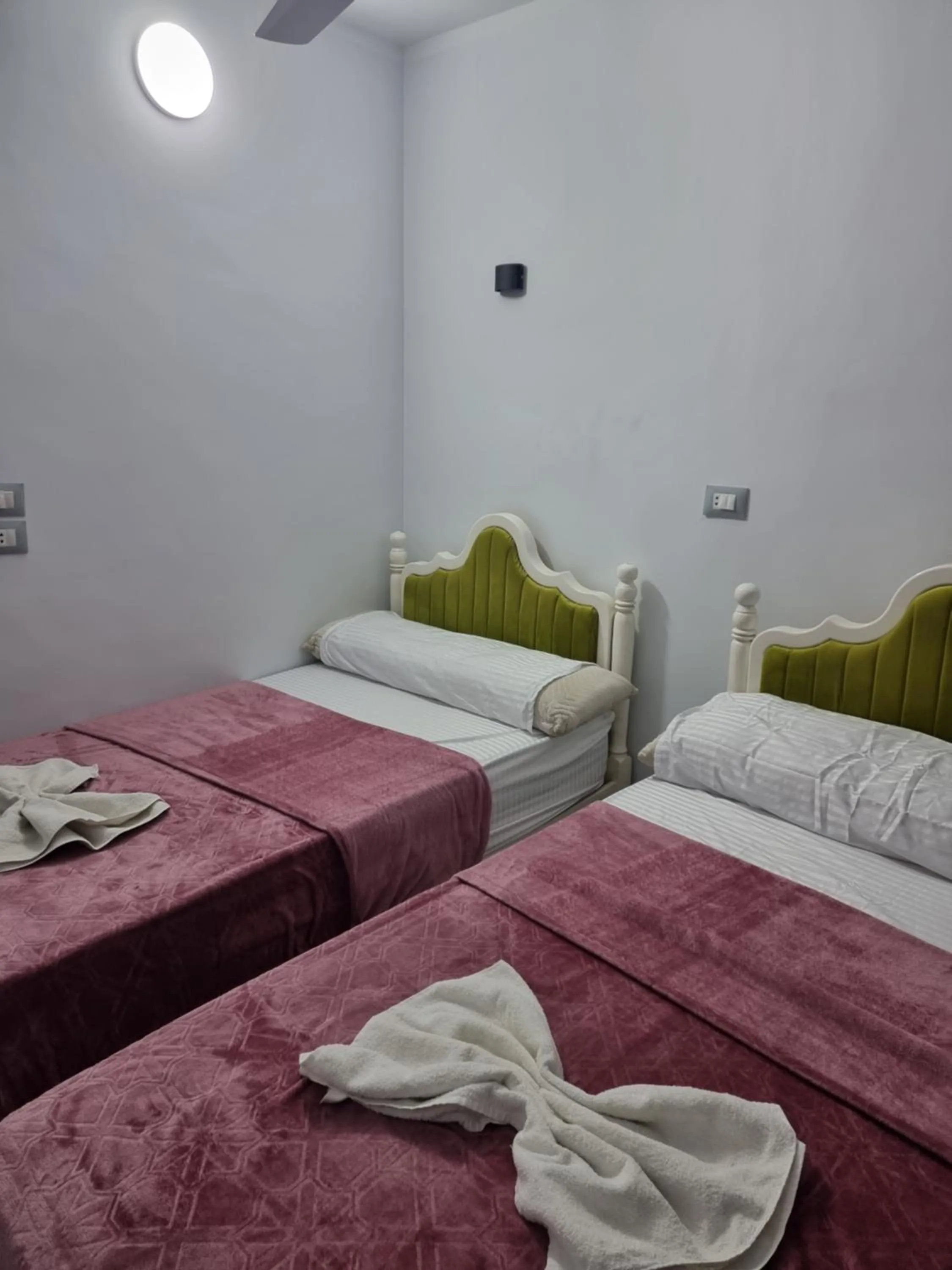 Bed in Baba Dool