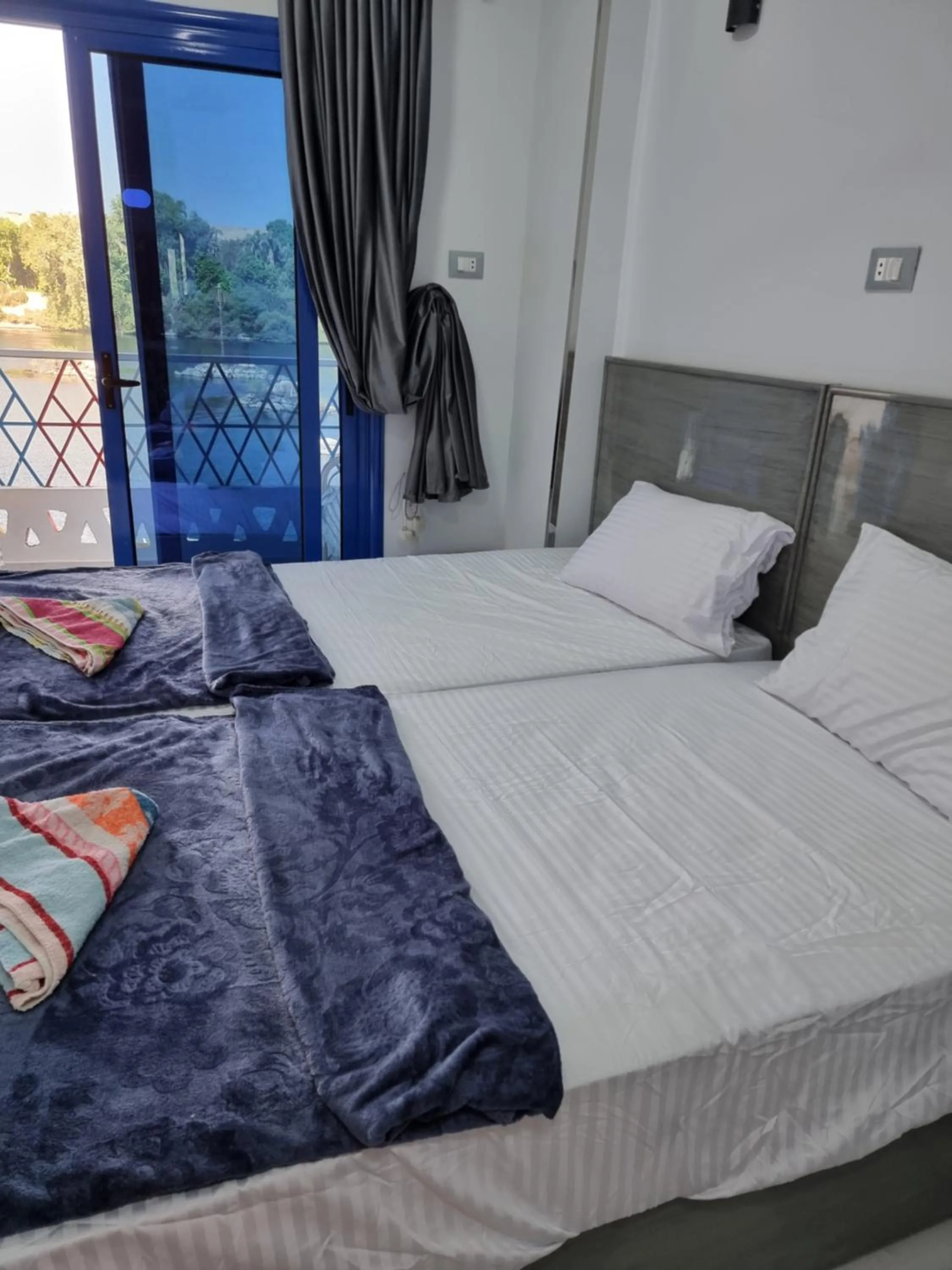 Bed in Baba Dool