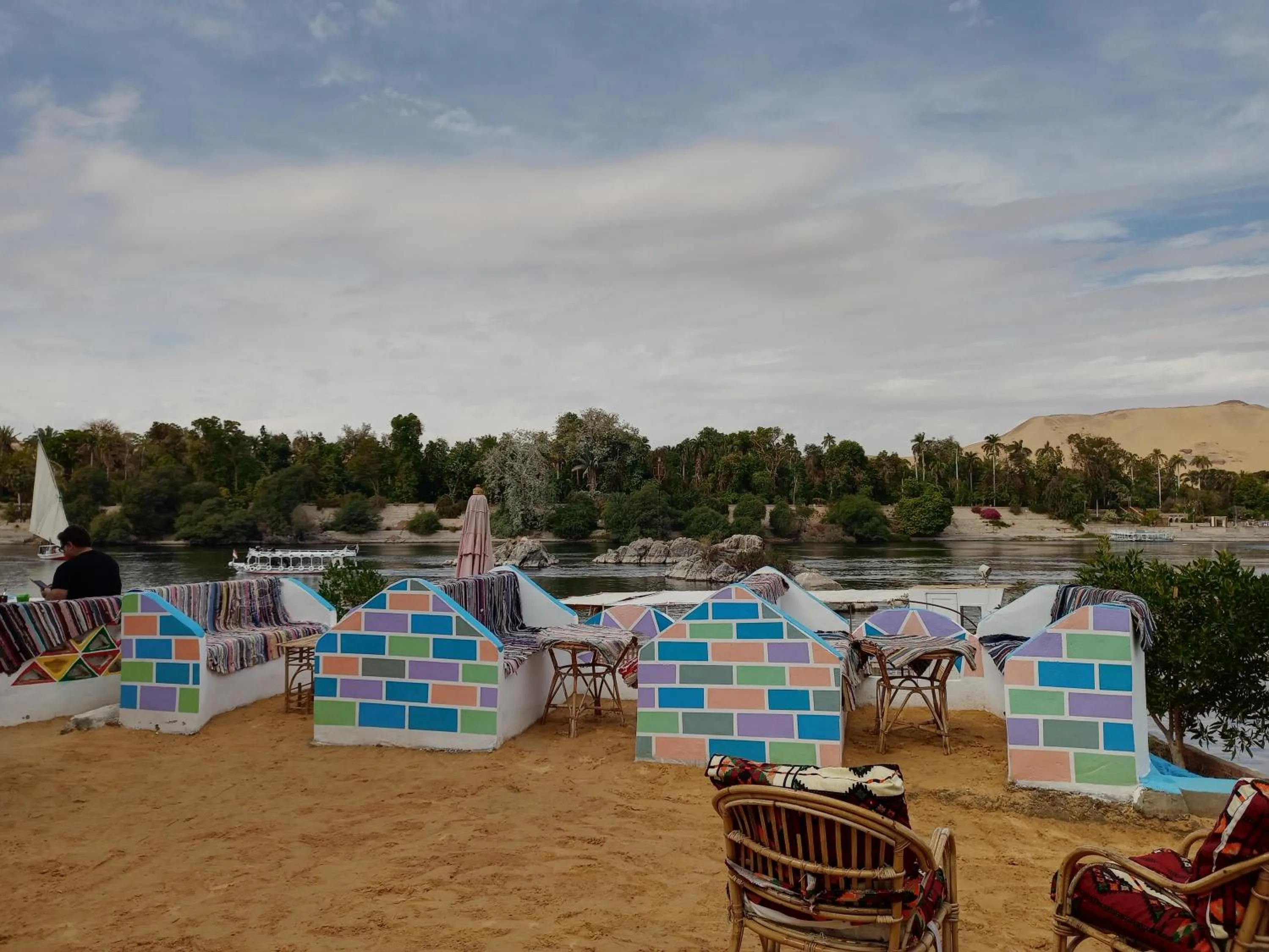Restaurant/places to eat in Baba Dool