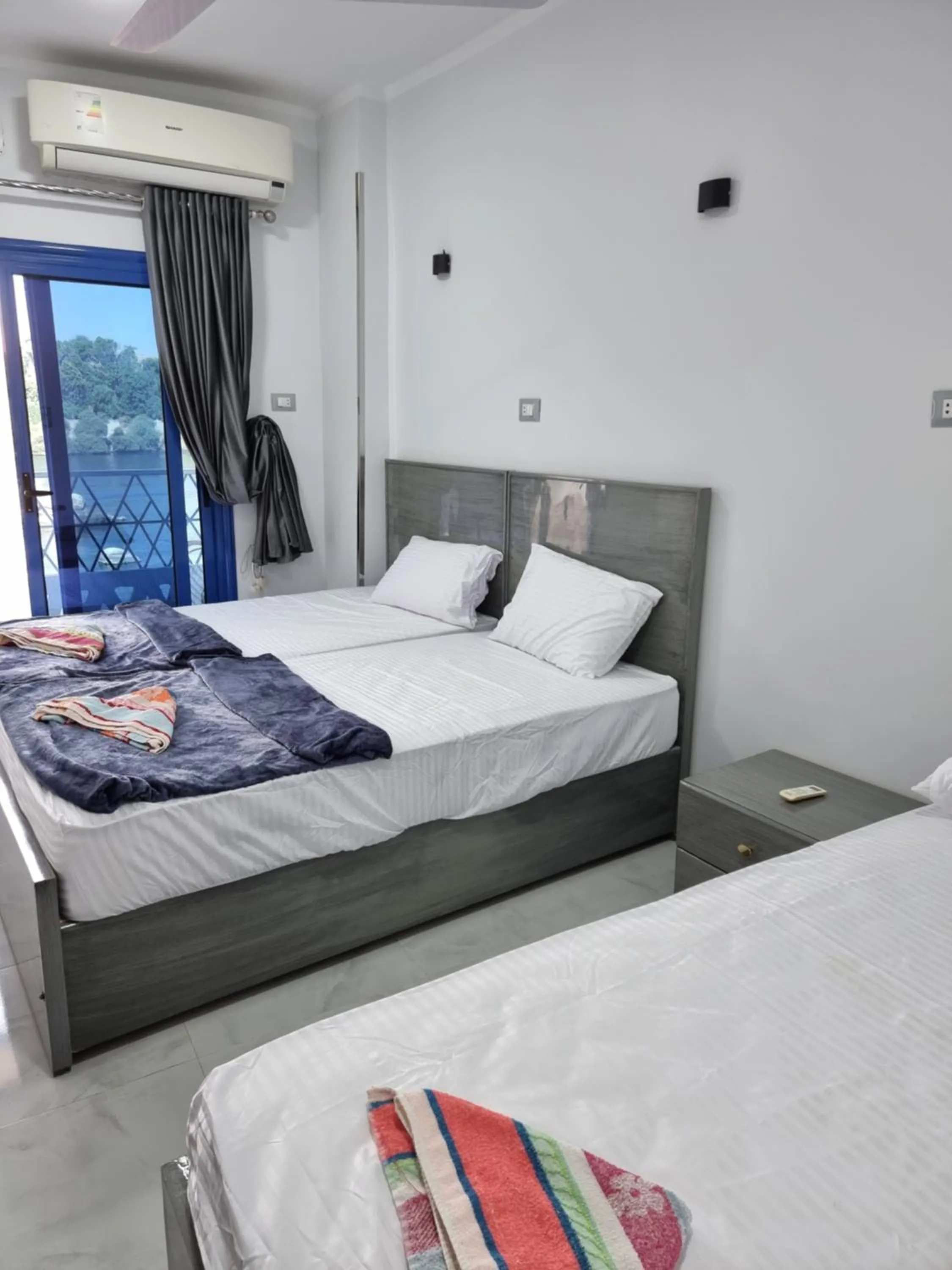 Bed in Baba Dool