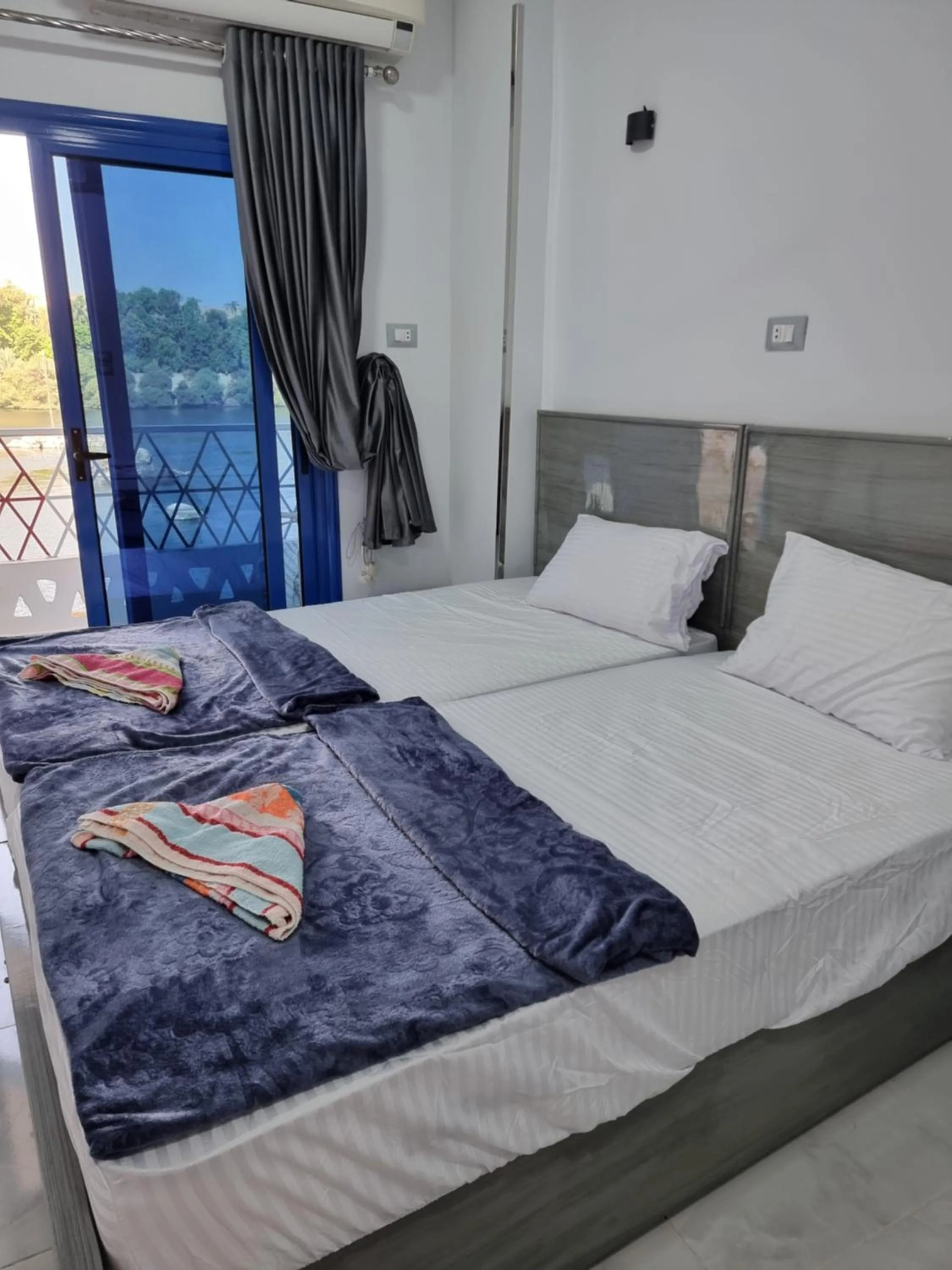 Bed in Baba Dool