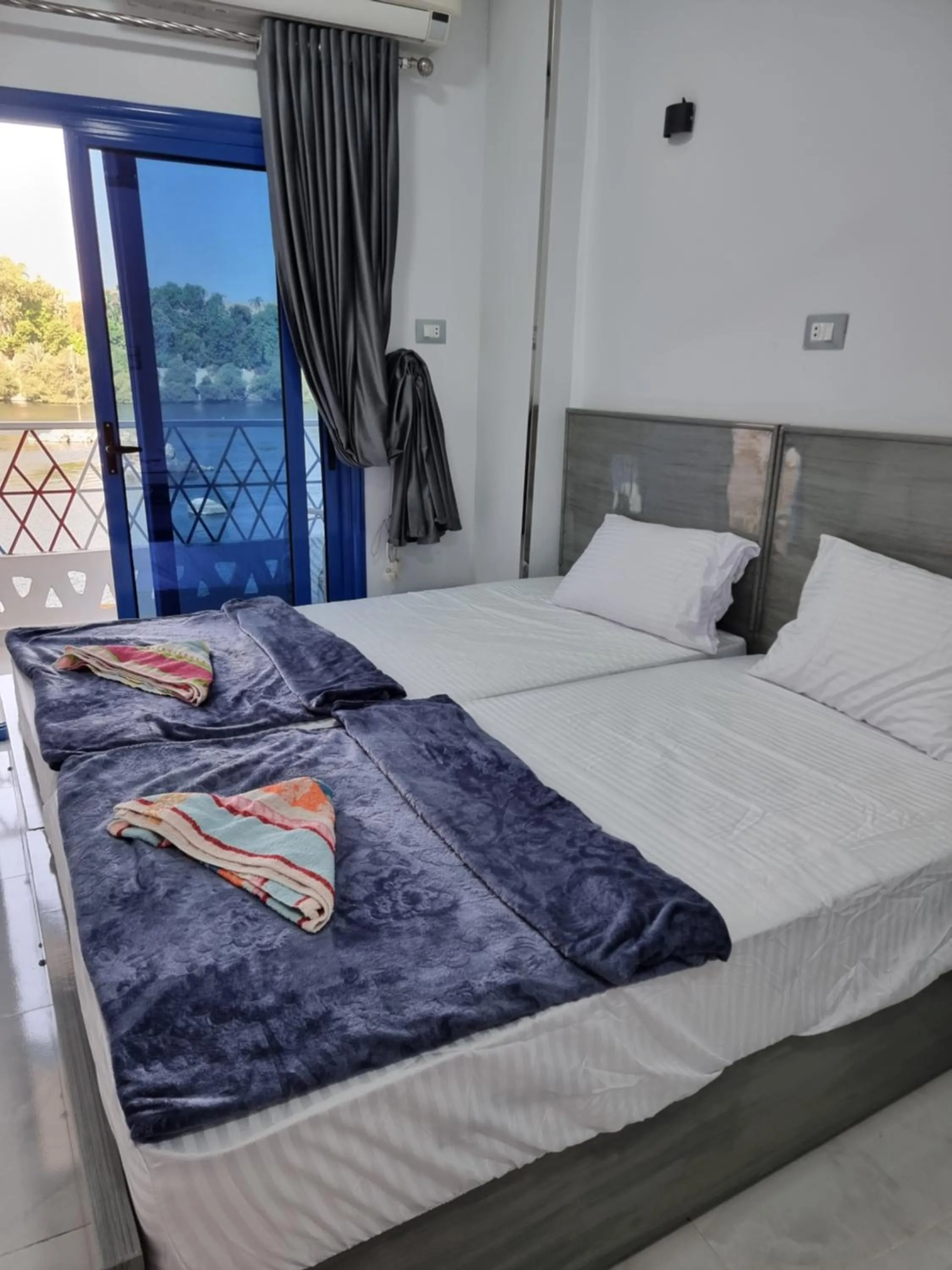 Bed in Baba Dool