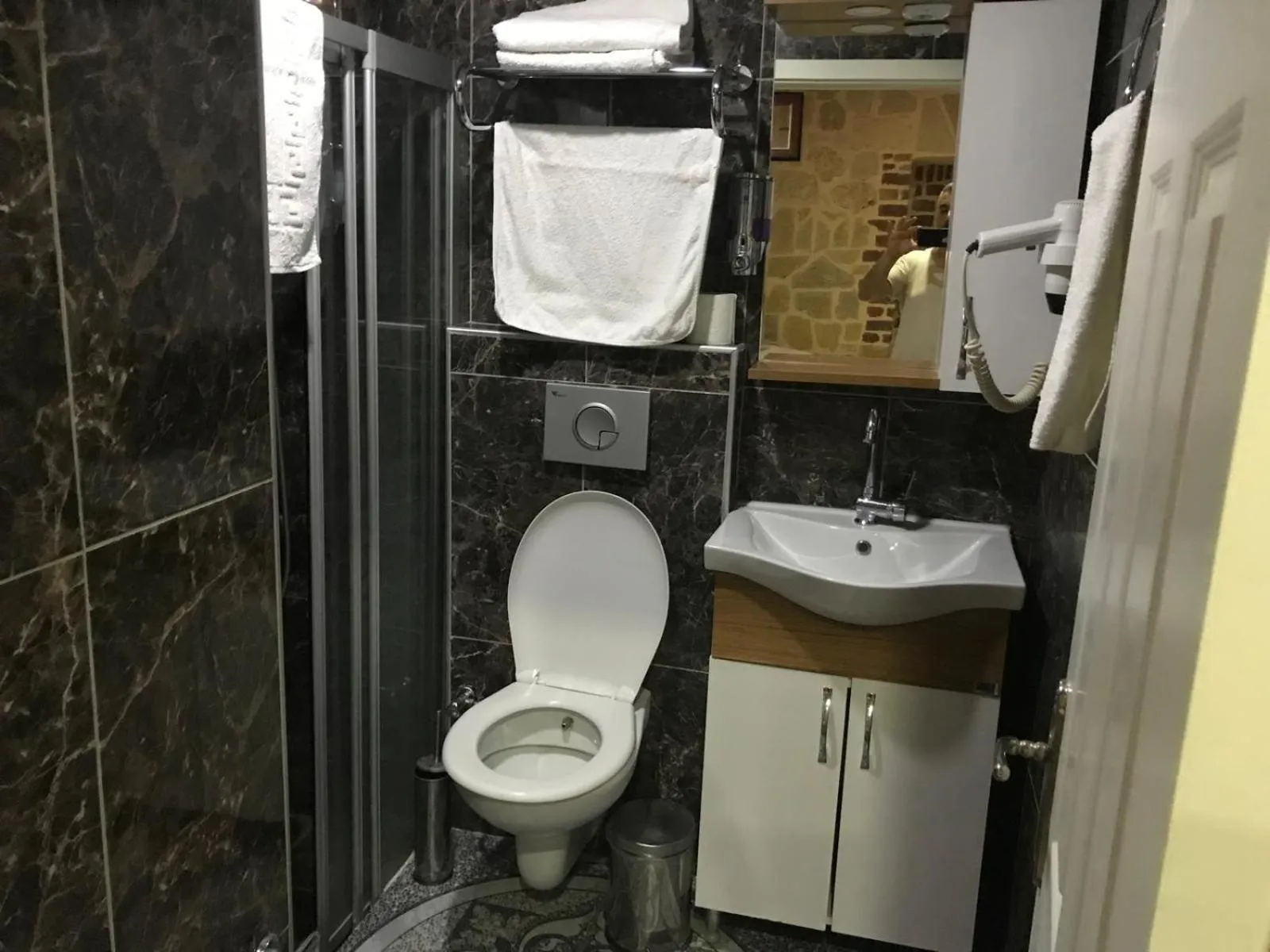 Shower in SunAnatolia Otel