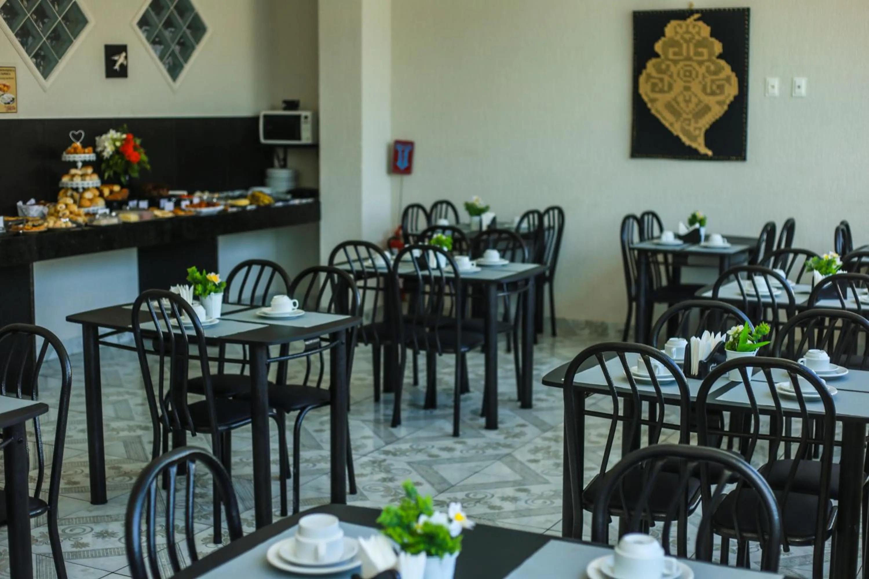 Restaurant/places to eat in Espaço Viana