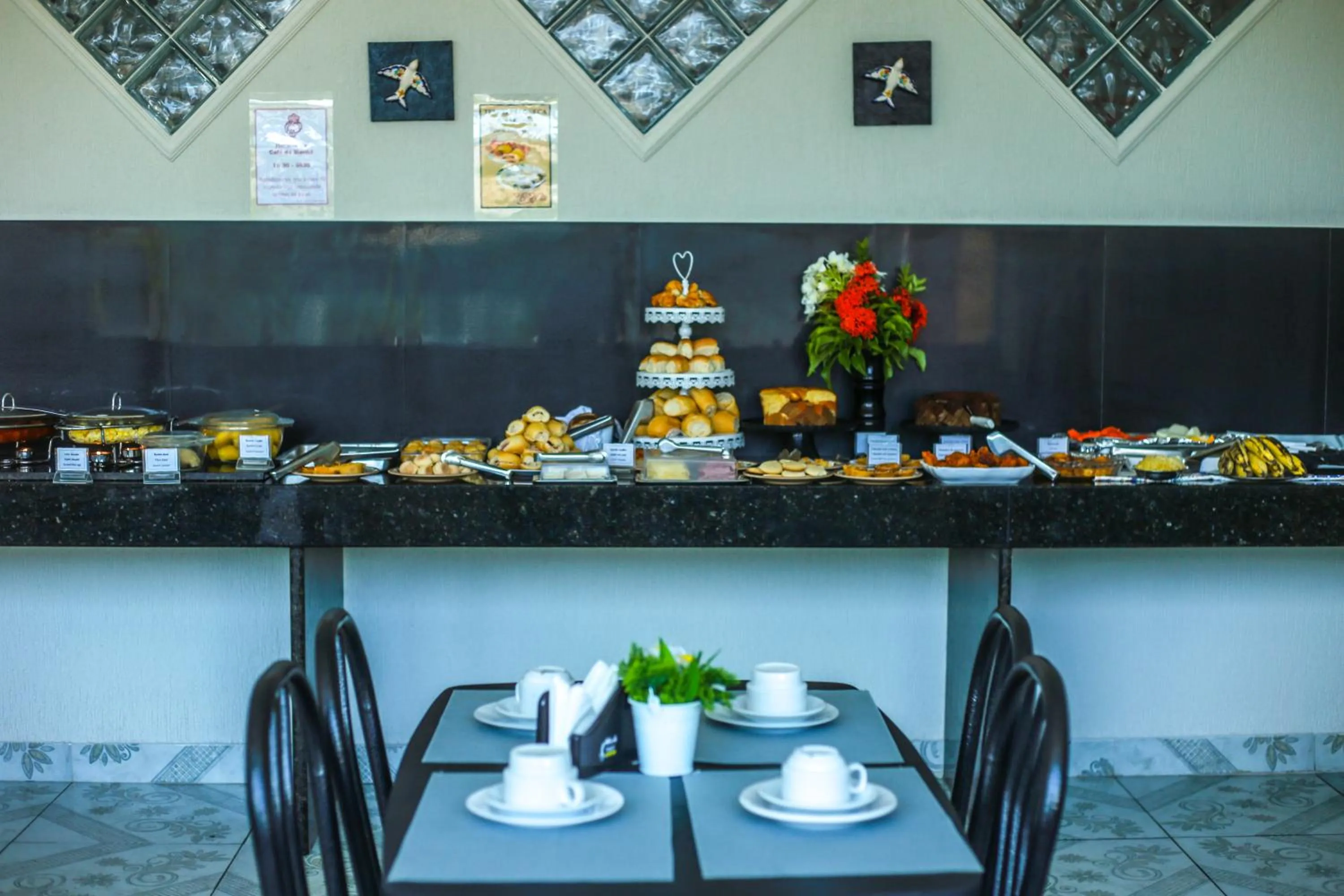 Restaurant/places to eat in Espaço Viana