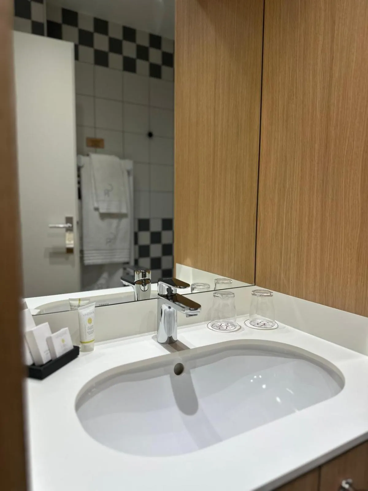 Bathroom in Chapeau Rouge par William Frachot - Hôtel Espace Bien-être & Restaurant étoilé