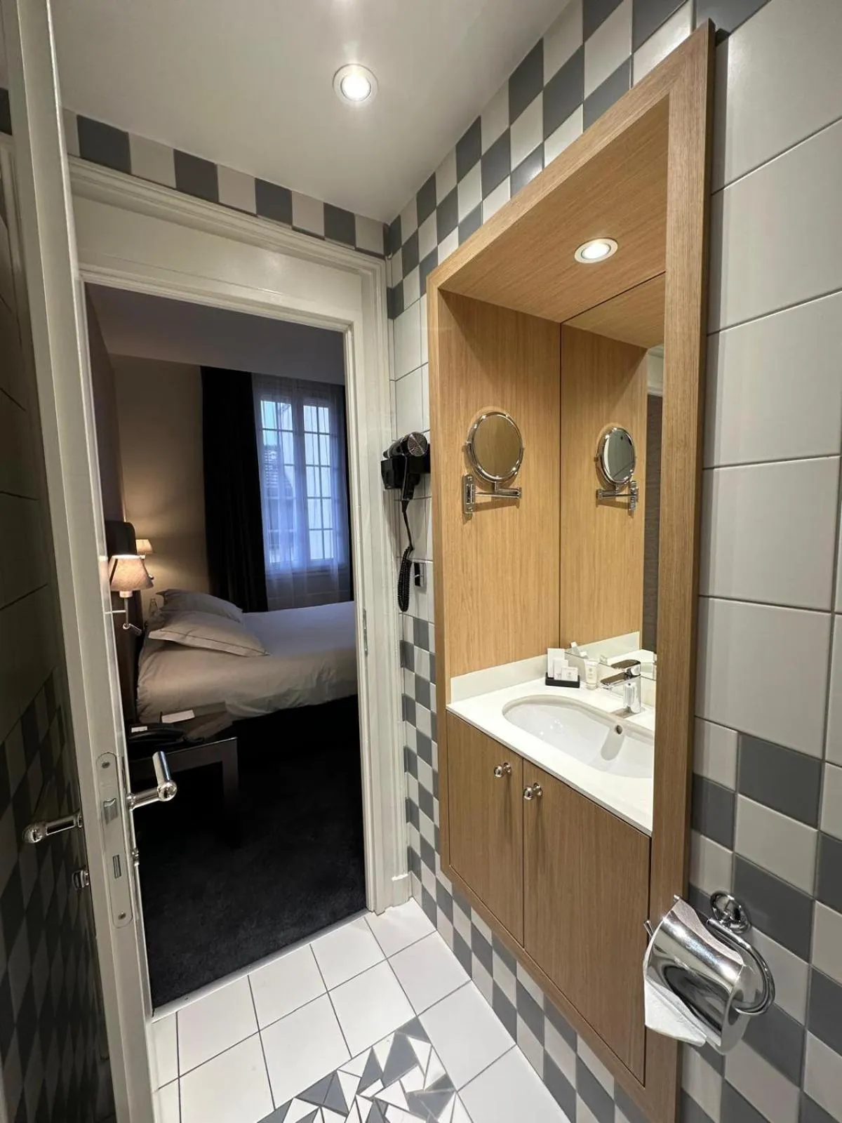 Bathroom in Chapeau Rouge par William Frachot - Hôtel Espace Bien-être & Restaurant étoilé