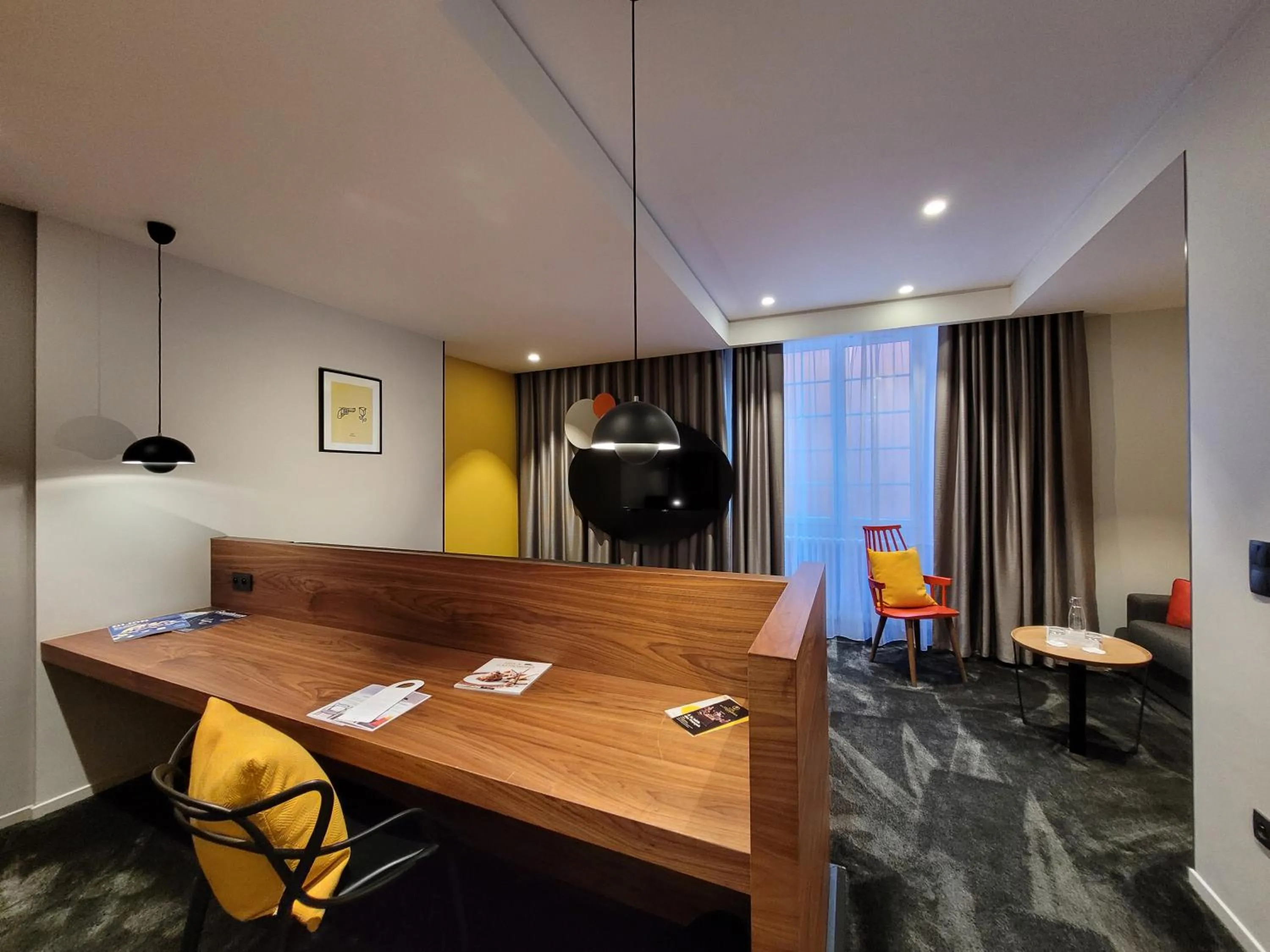 Photo of the whole room in Chapeau Rouge par William Frachot - Hôtel Espace Bien-être & Restaurant étoilé