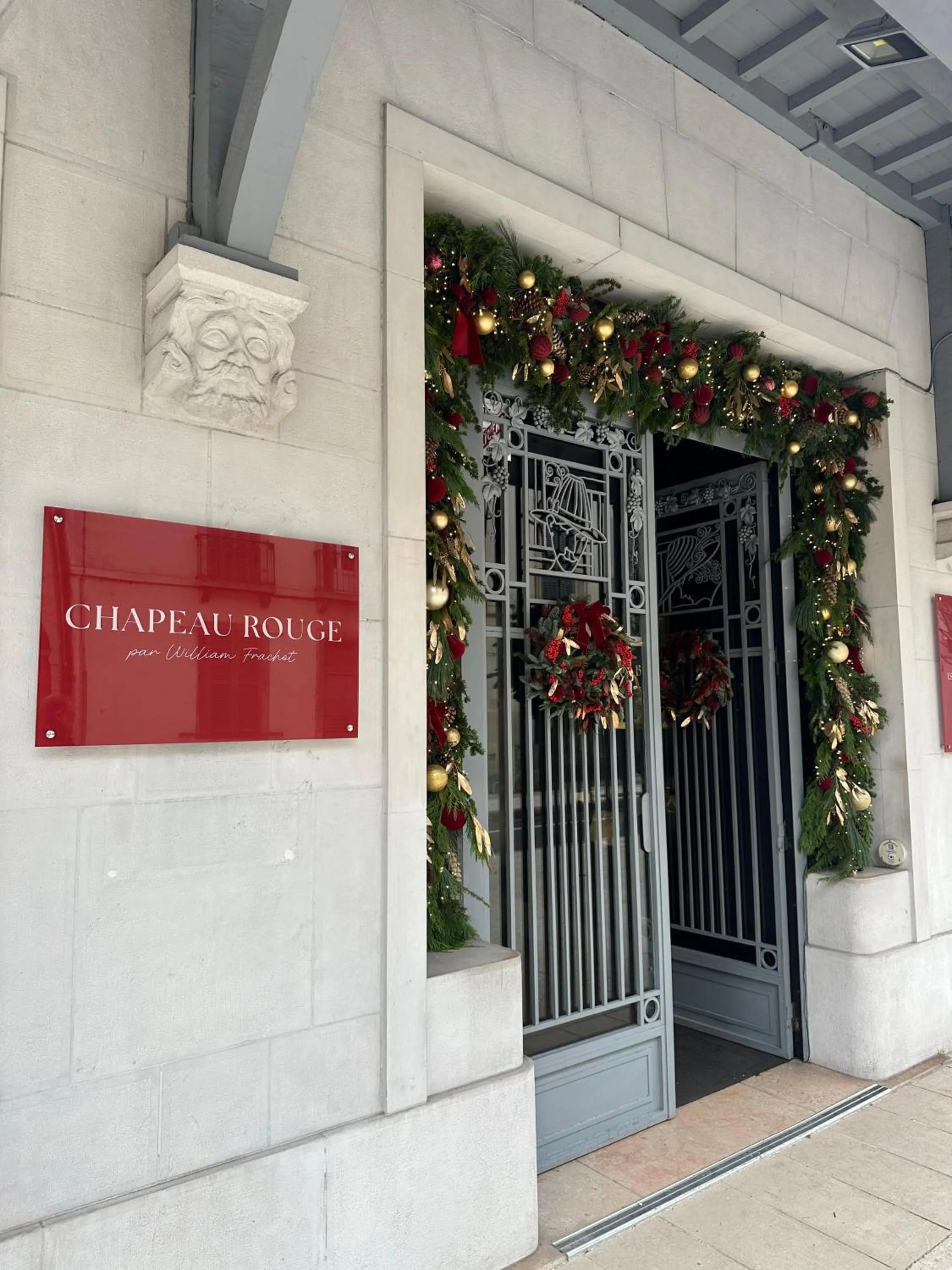 Facade/entrance in Chapeau Rouge par William Frachot - Hôtel Espace Bien-être & Restaurant étoilé