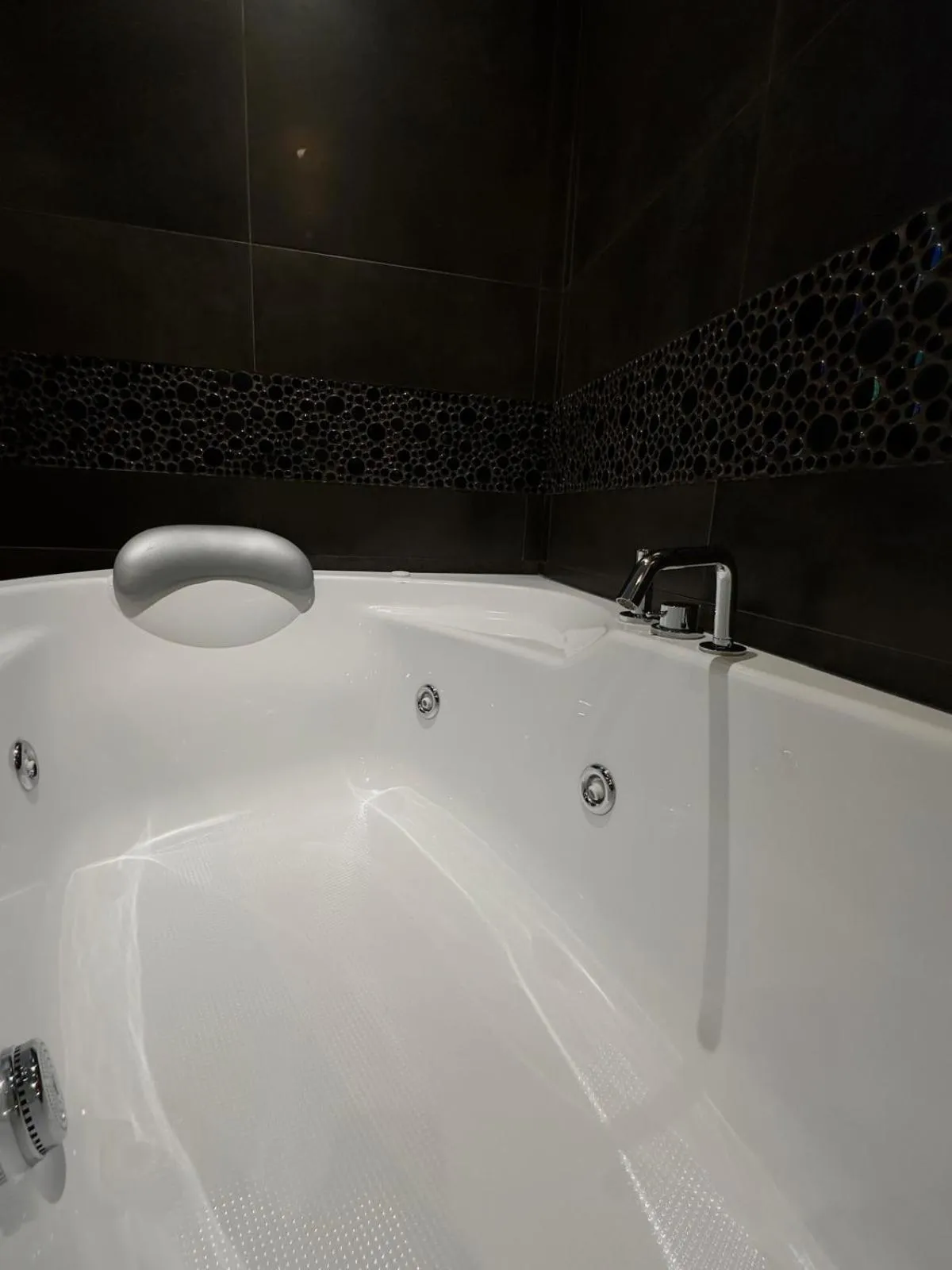 Hot Tub in Chapeau Rouge par William Frachot - Hôtel Espace Bien-être & Restaurant étoilé