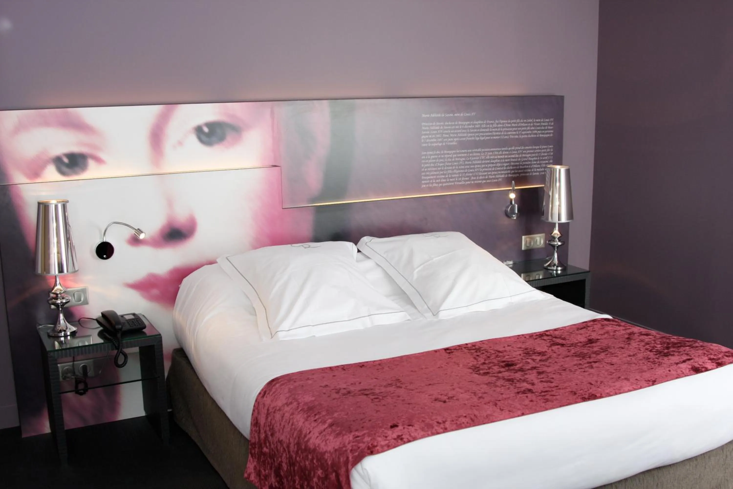 Bed in Chapeau Rouge par William Frachot - Hôtel Espace Bien-être & Restaurant étoilé