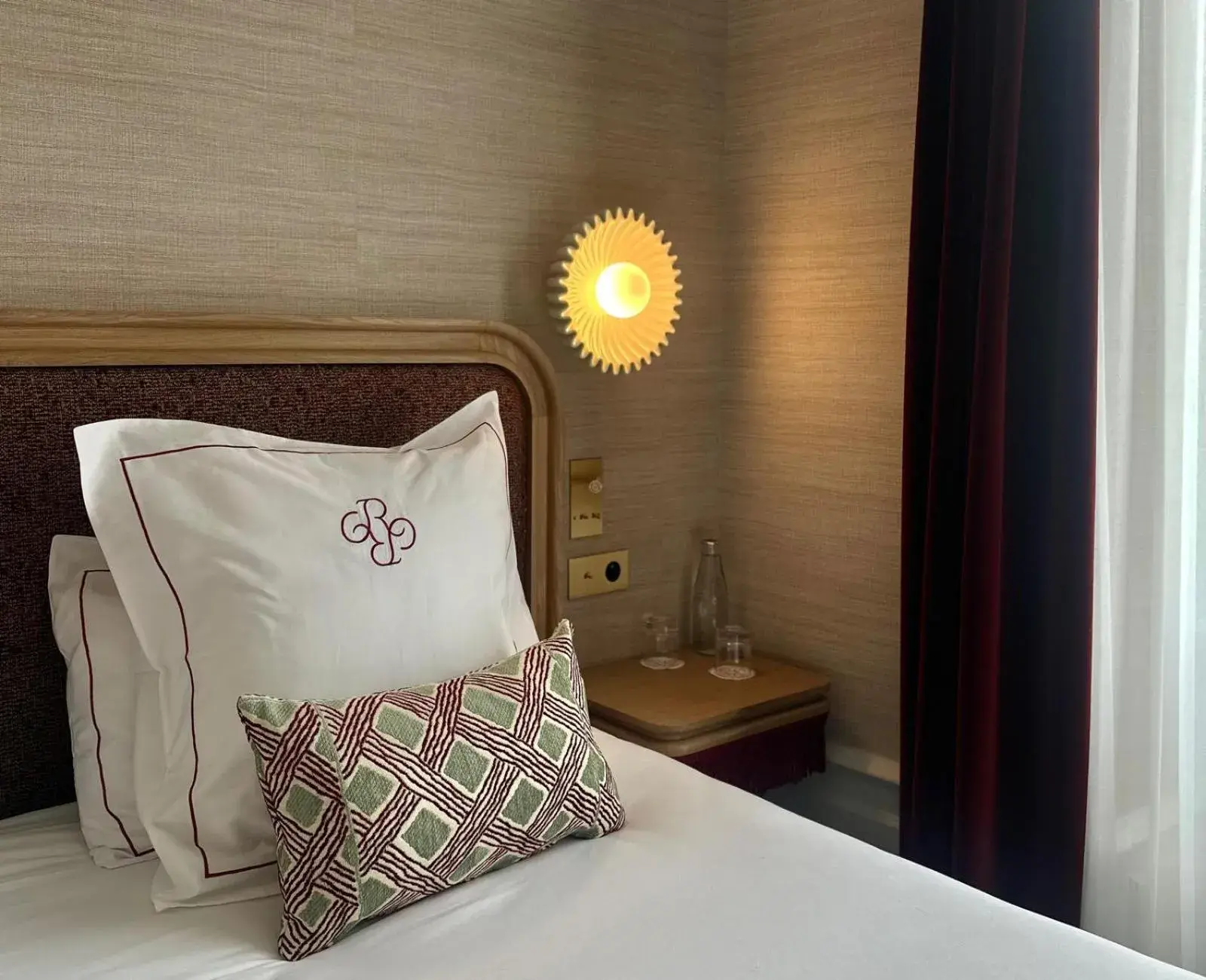 Bed in Chapeau Rouge par William Frachot - Hôtel Espace Bien-être & Restaurant étoilé Bed in Chapeau Rouge par William Frachot - Hôtel Espace Bien-être & Restaurant étoilé