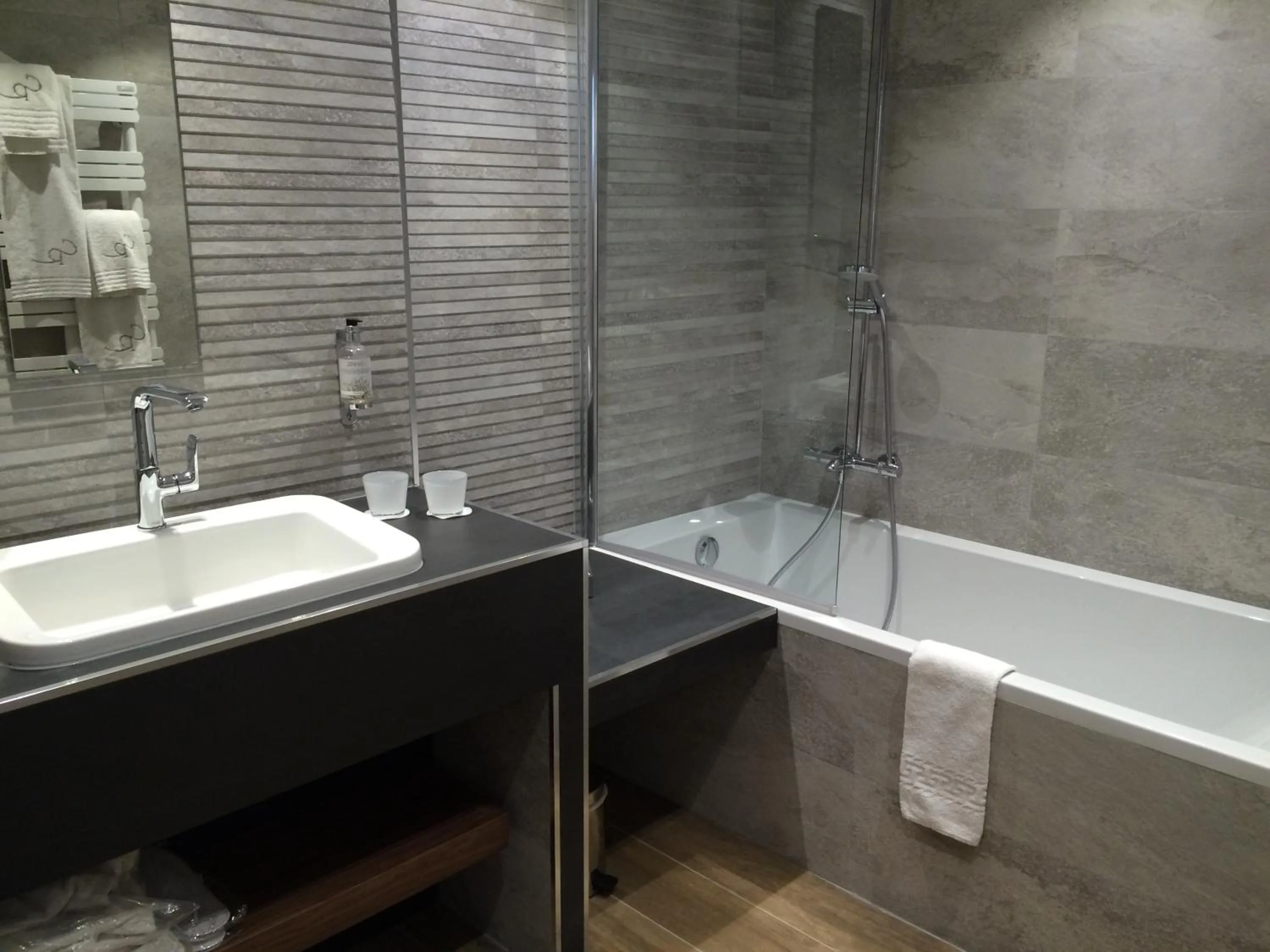 Decorative detail in Chapeau Rouge par William Frachot - Hôtel Espace Bien-être & Restaurant étoilé