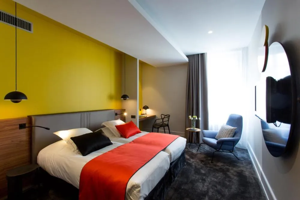 Photo of the whole room, Bed in Chapeau Rouge par William Frachot - Hôtel Espace Bien-être & Restaurant étoilé