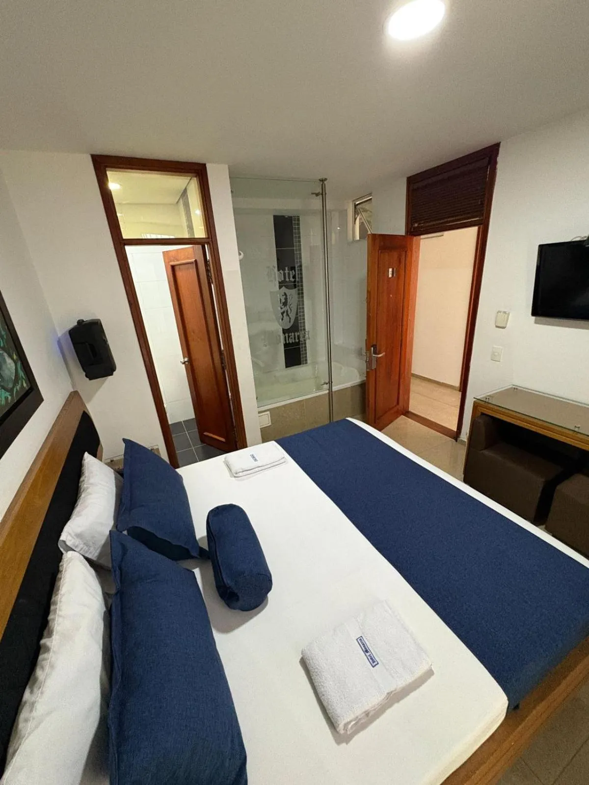 Bed in Hotel Monarca