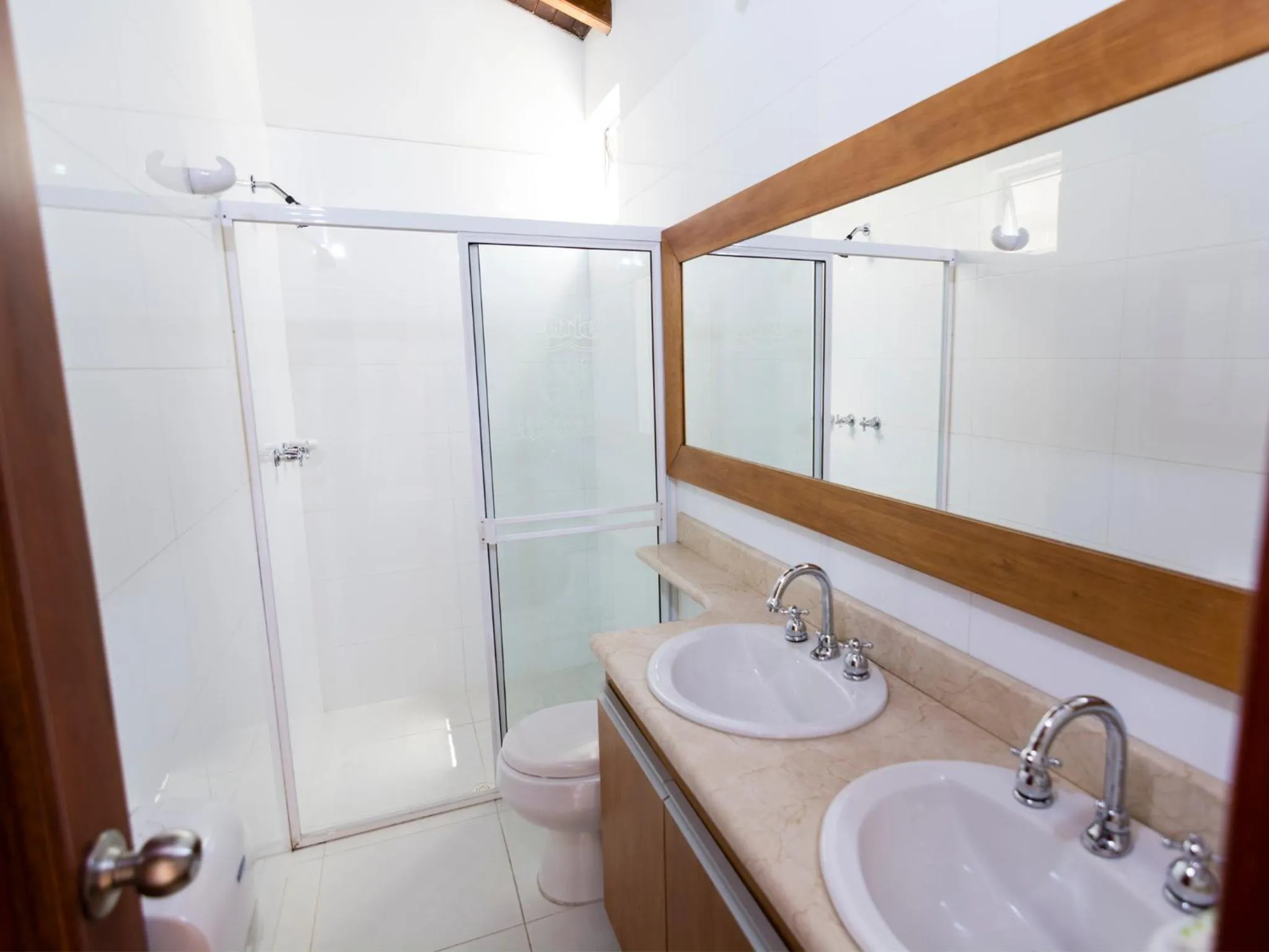 Bathroom in Hotel Monarca