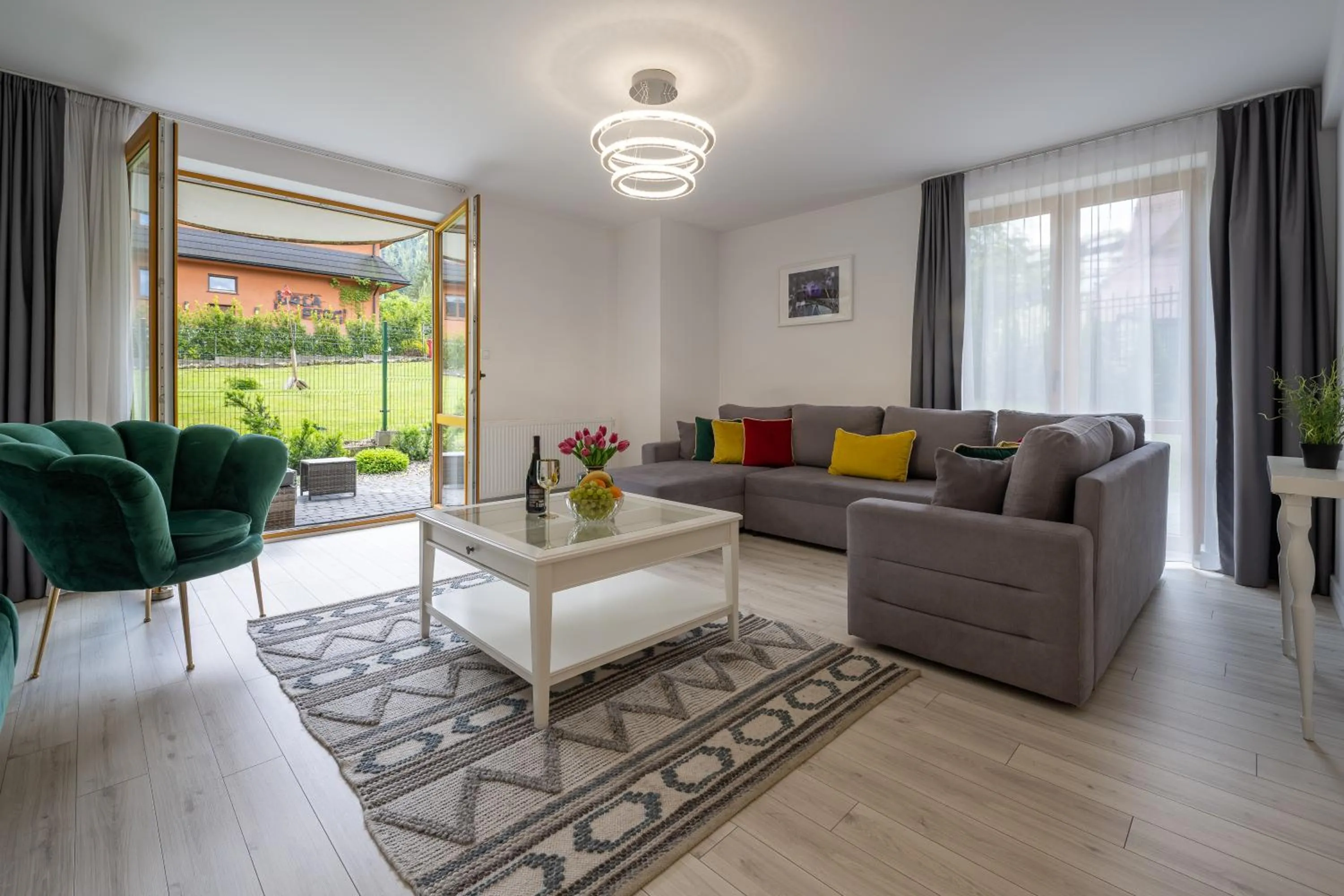 Communal lounge/ TV room in Bory6a Apartamenty & Free Parking