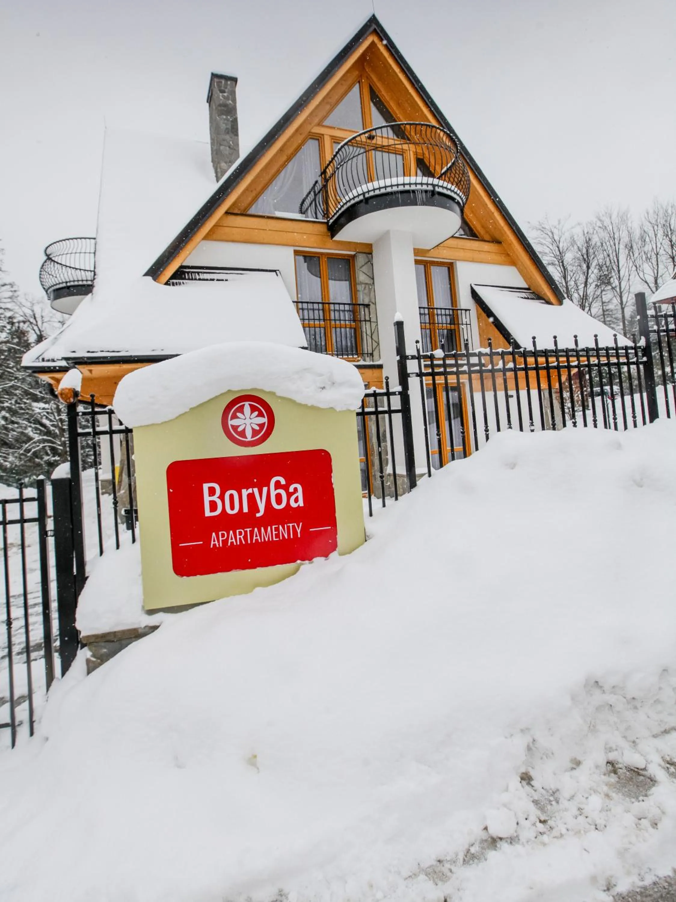 Property building in Bory6a Apartamenty & Free Parking