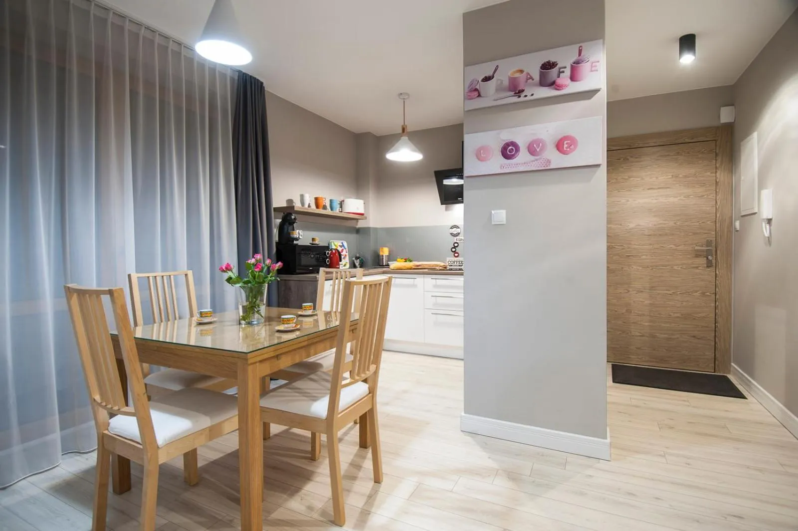 Dining area in Bory6a Apartamenty & Free Parking