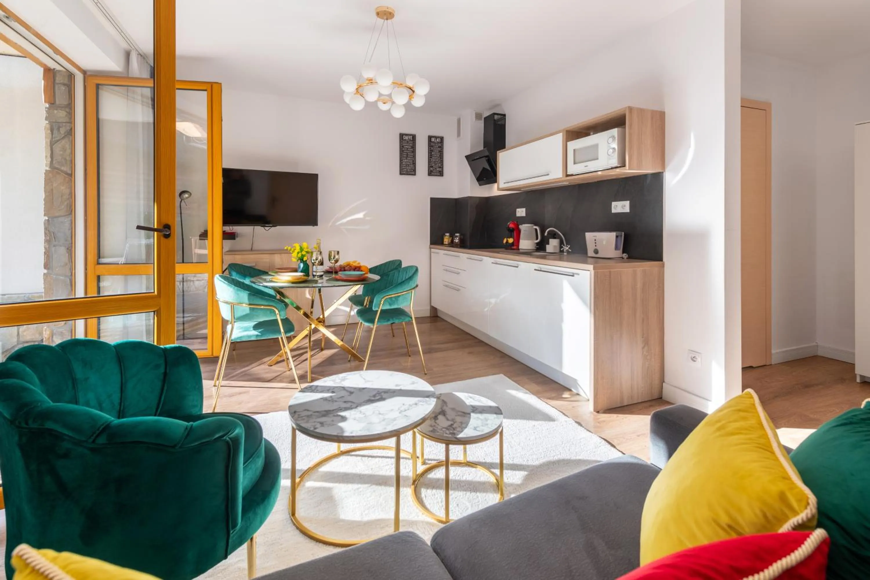 Kitchen or kitchenette in Bory6a Apartamenty & Free Parking