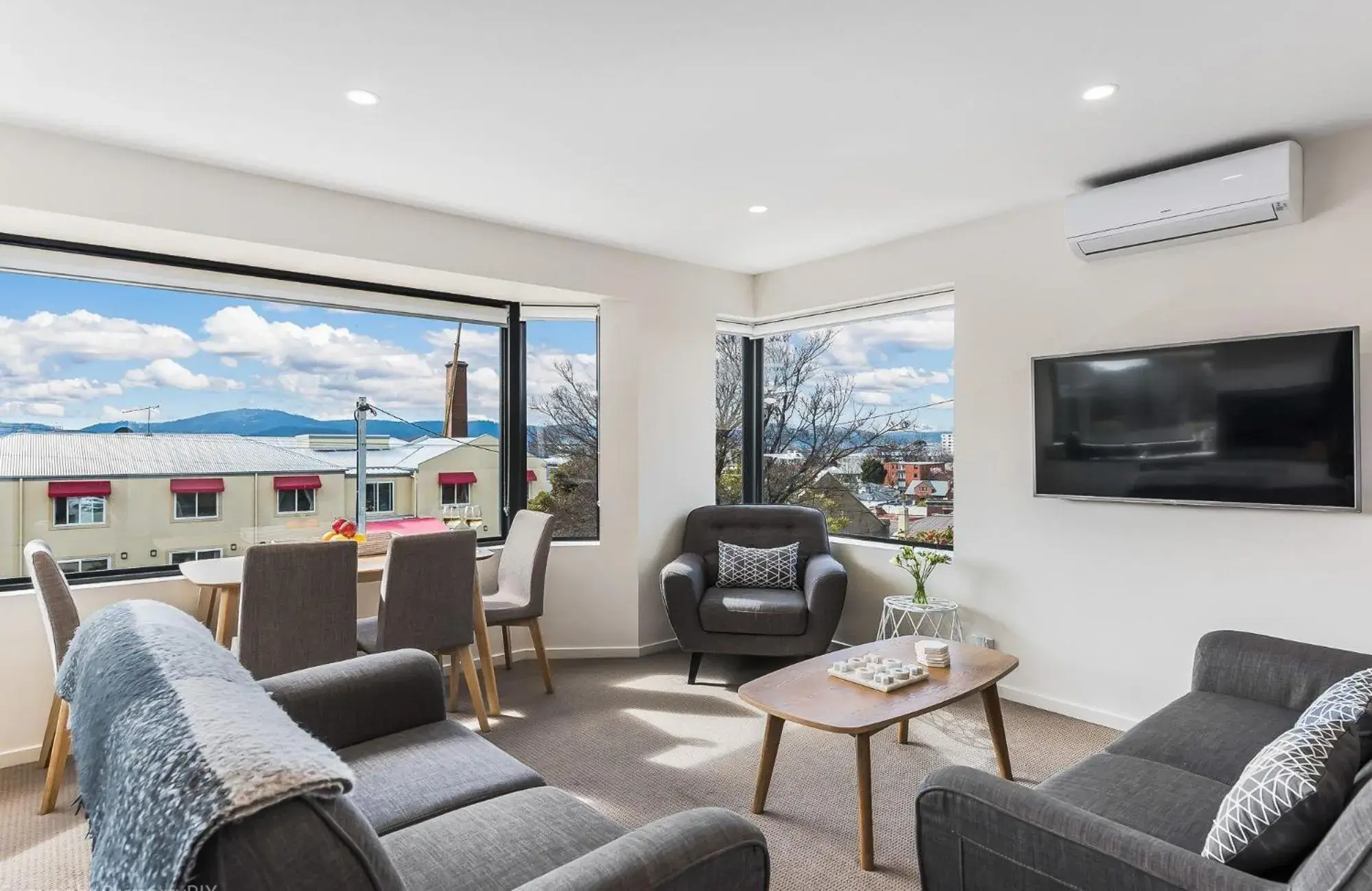 Executive Two-Bedroom Apartment - 1 in 110 Hampden Apartments Executive Two-Bedroom Apartment - 1 in 110 Hampden Apartments