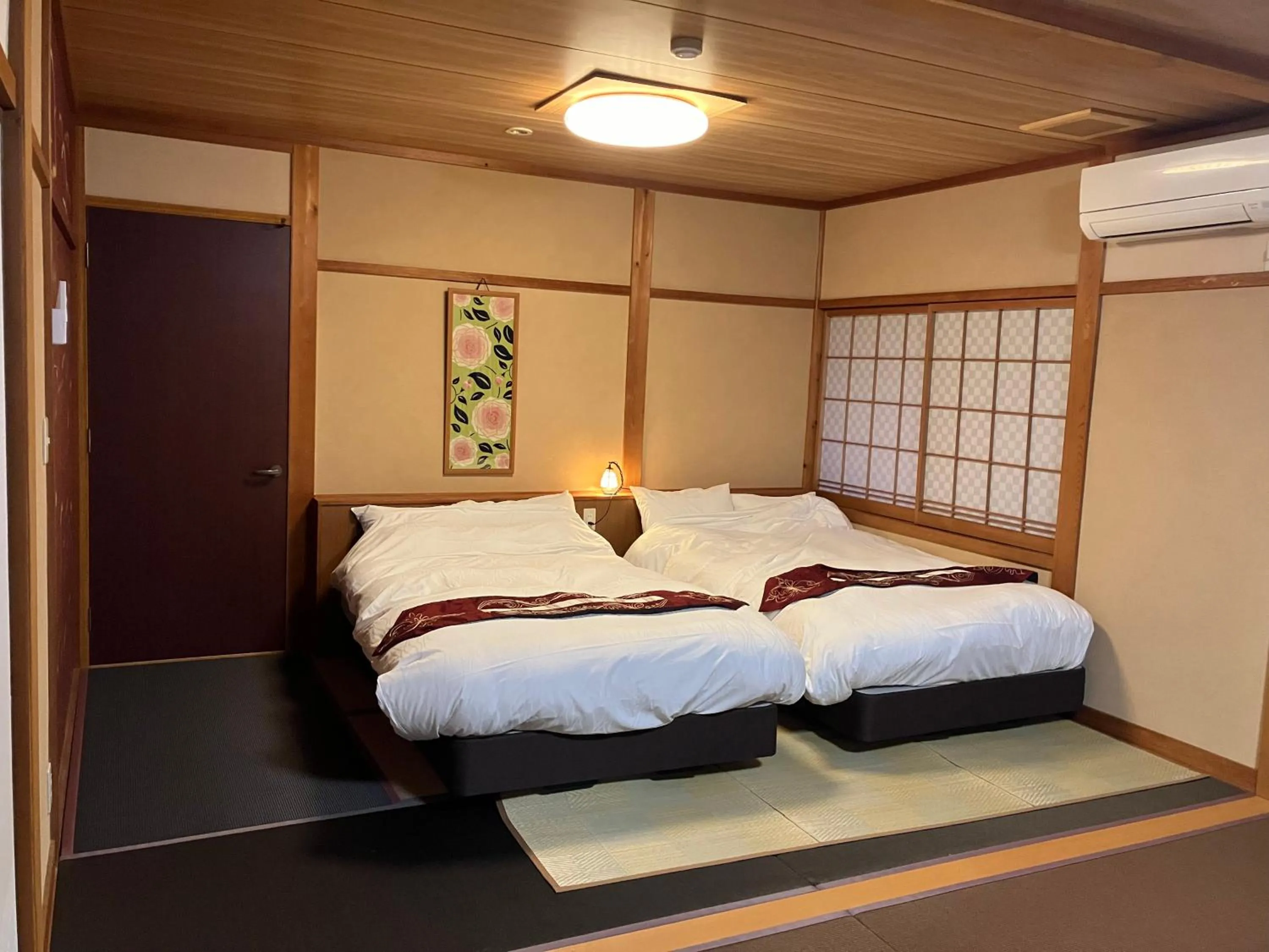 Bedroom, Bed in Uminone