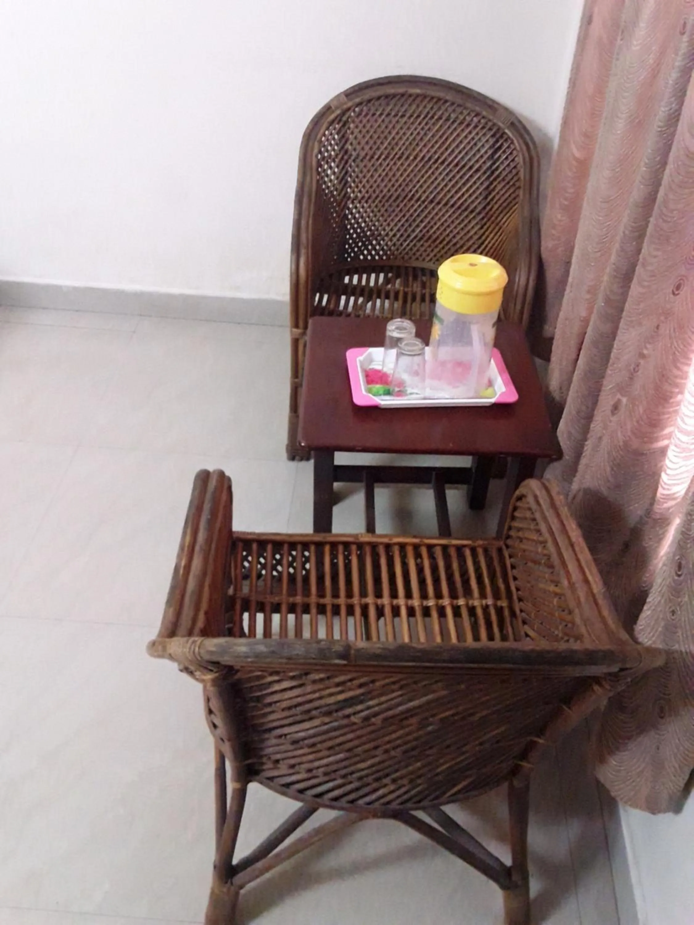 Seating area in Jays Inn