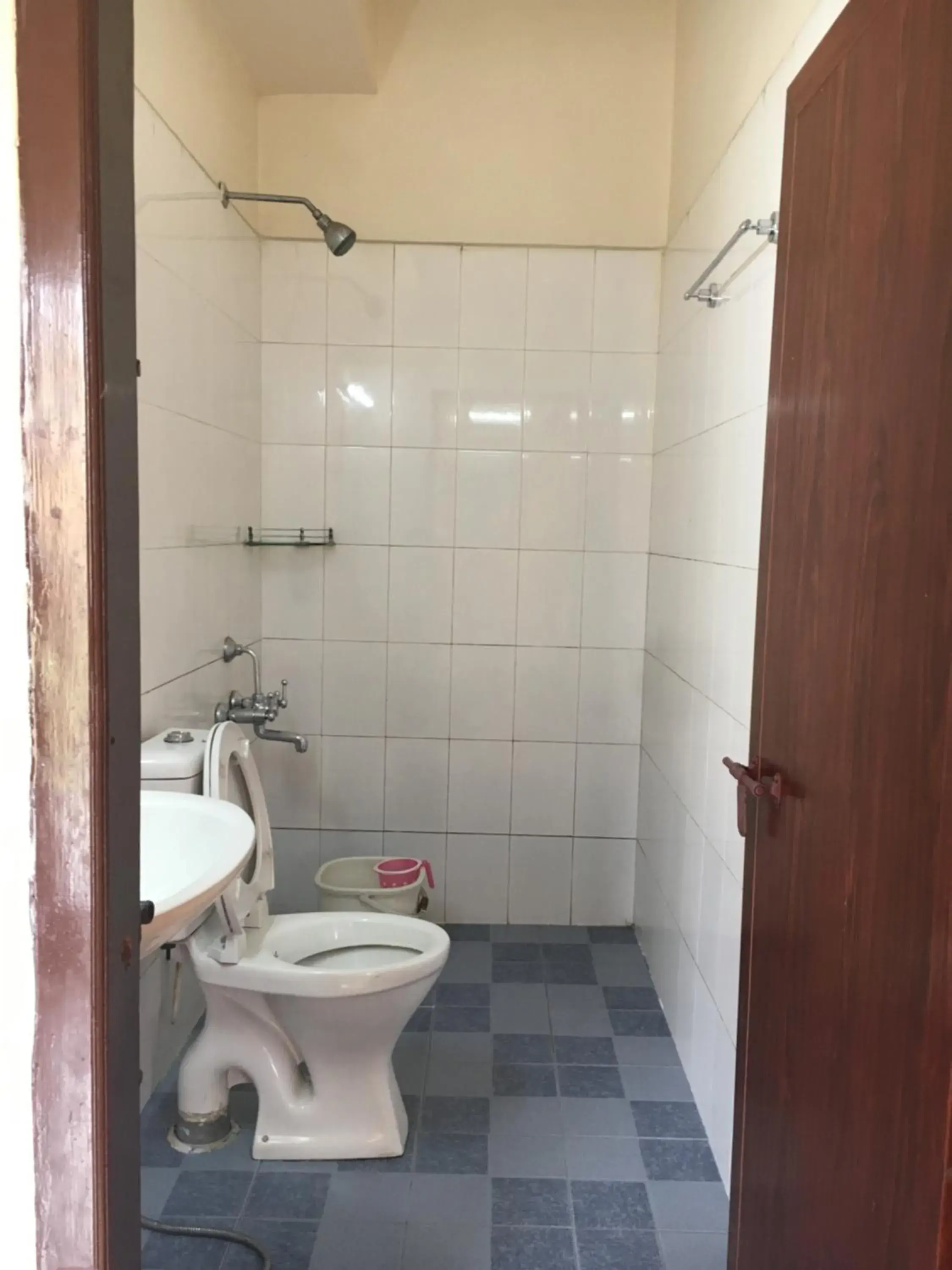 Shower in Jays Inn Shower in Jays Inn