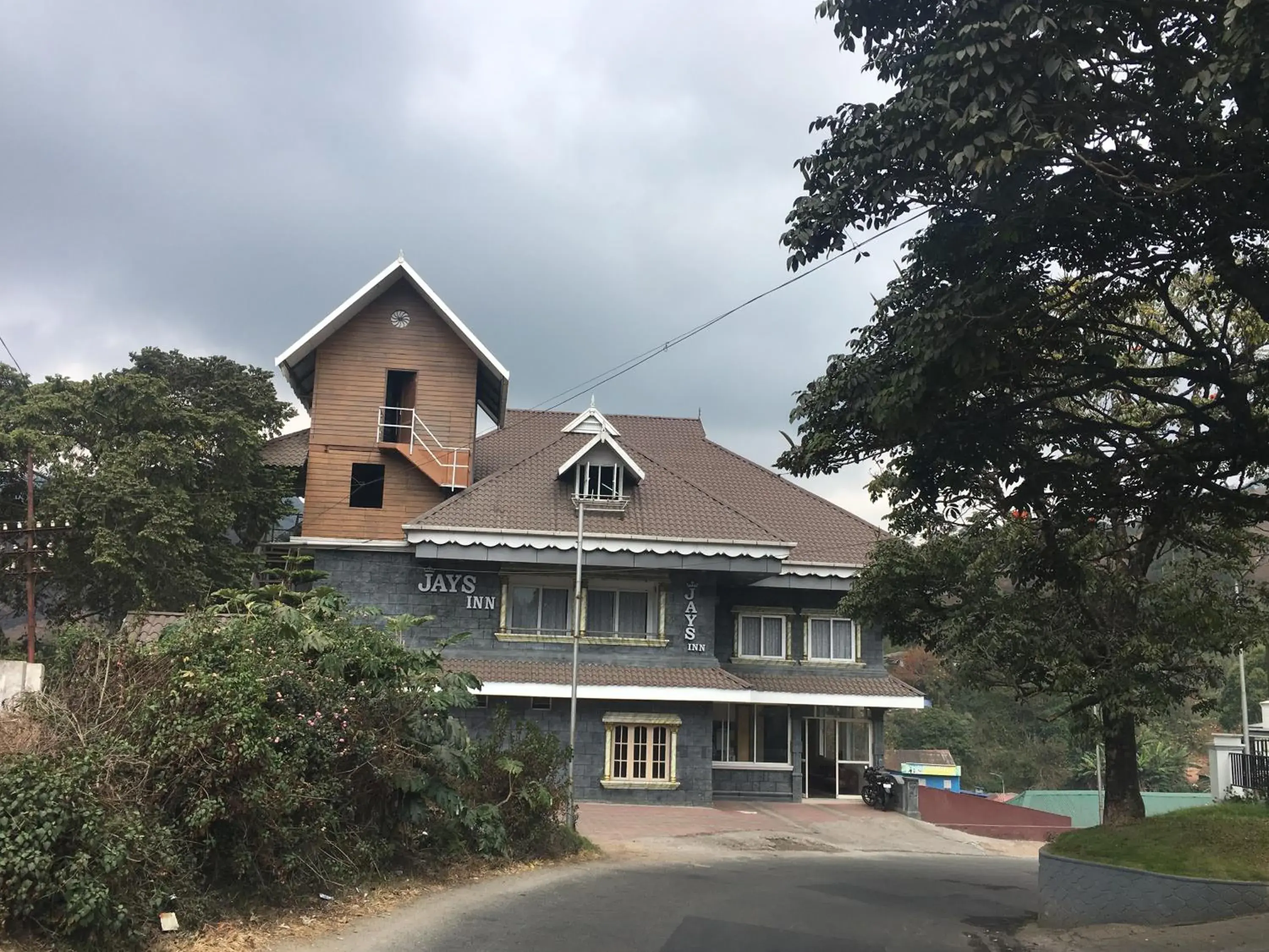 Property building in Jays Inn Property building in Jays Inn