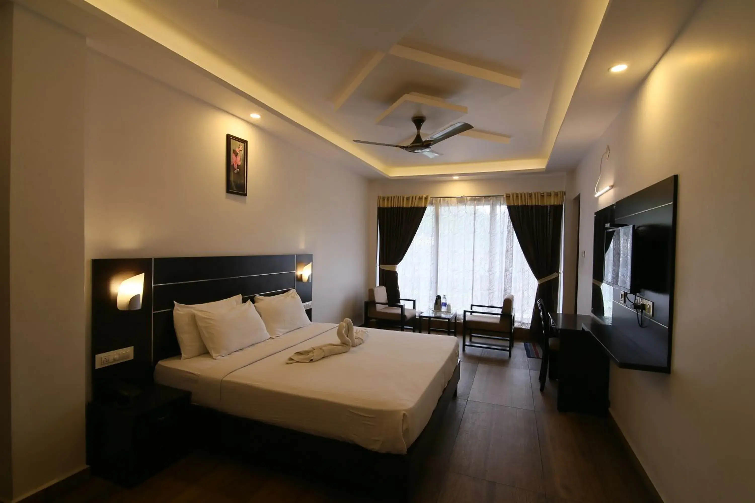 Photo of the whole room, Bed in Jays Inn Photo of the whole room, Bed in Jays Inn