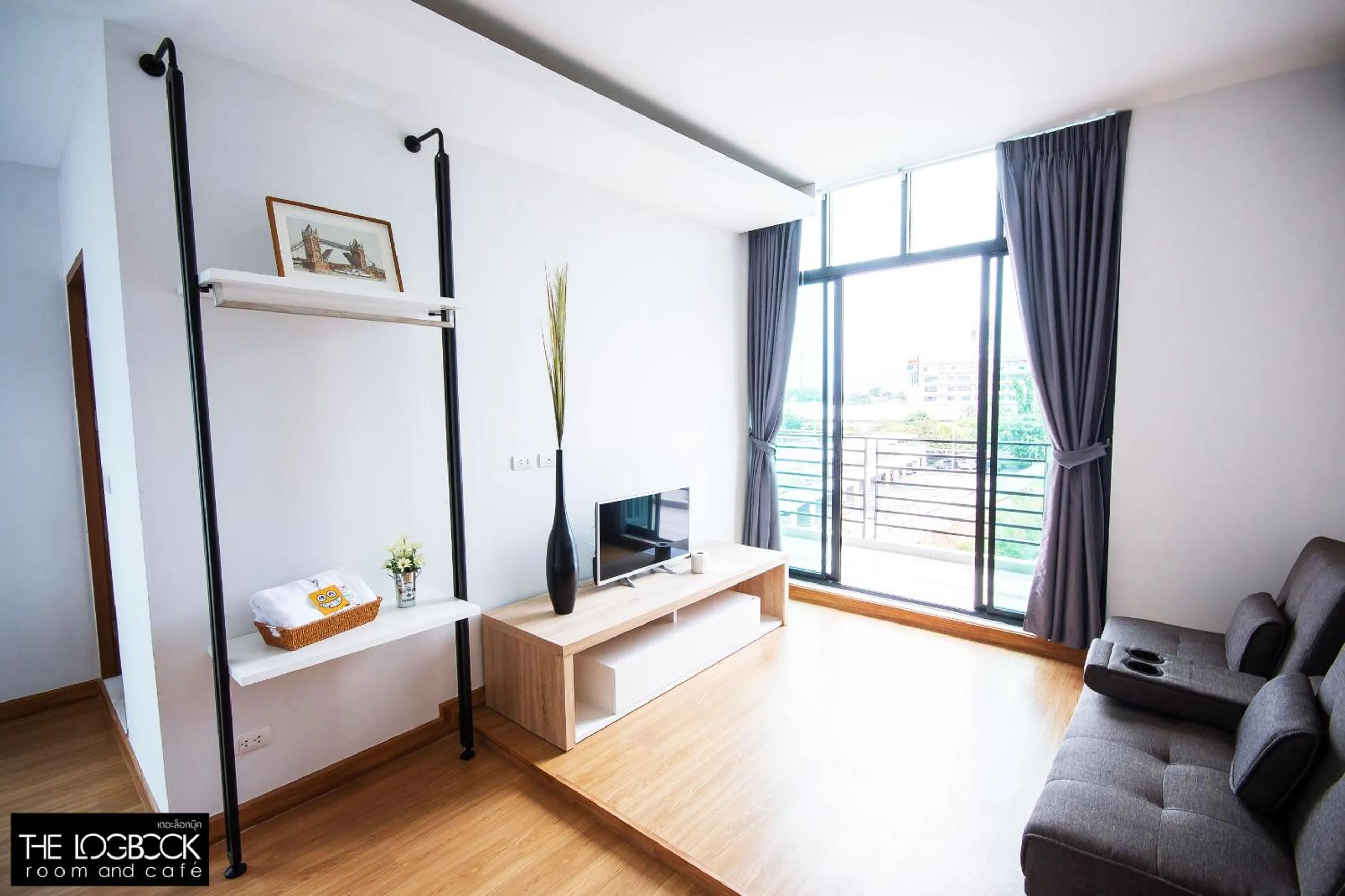 Living room, Bed in The LogBook Room and Cafe'