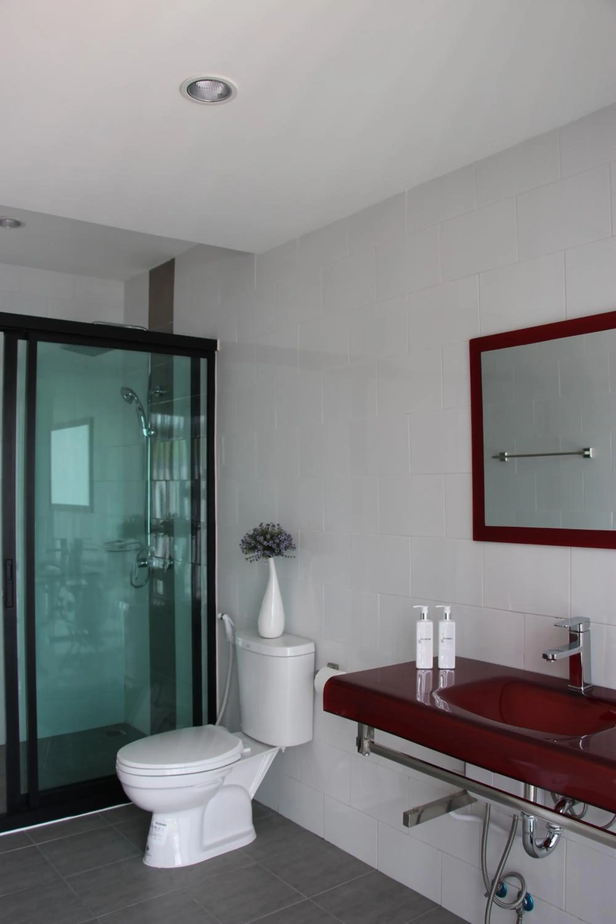 Bathroom in The LogBook Room and Cafe'