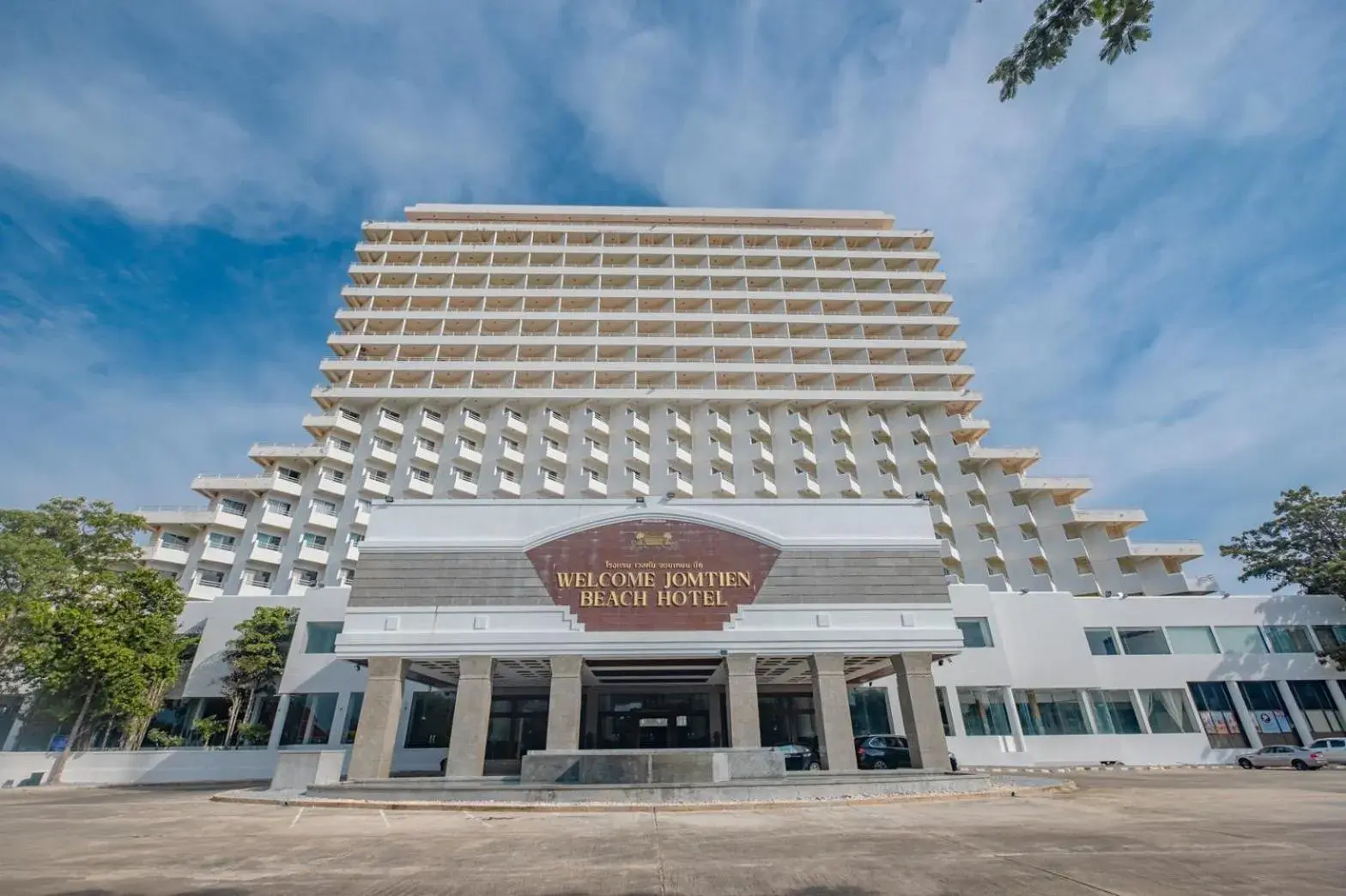Property building in Welcome Jomtien Beach Hotel Property building in Welcome Jomtien Beach Hotel